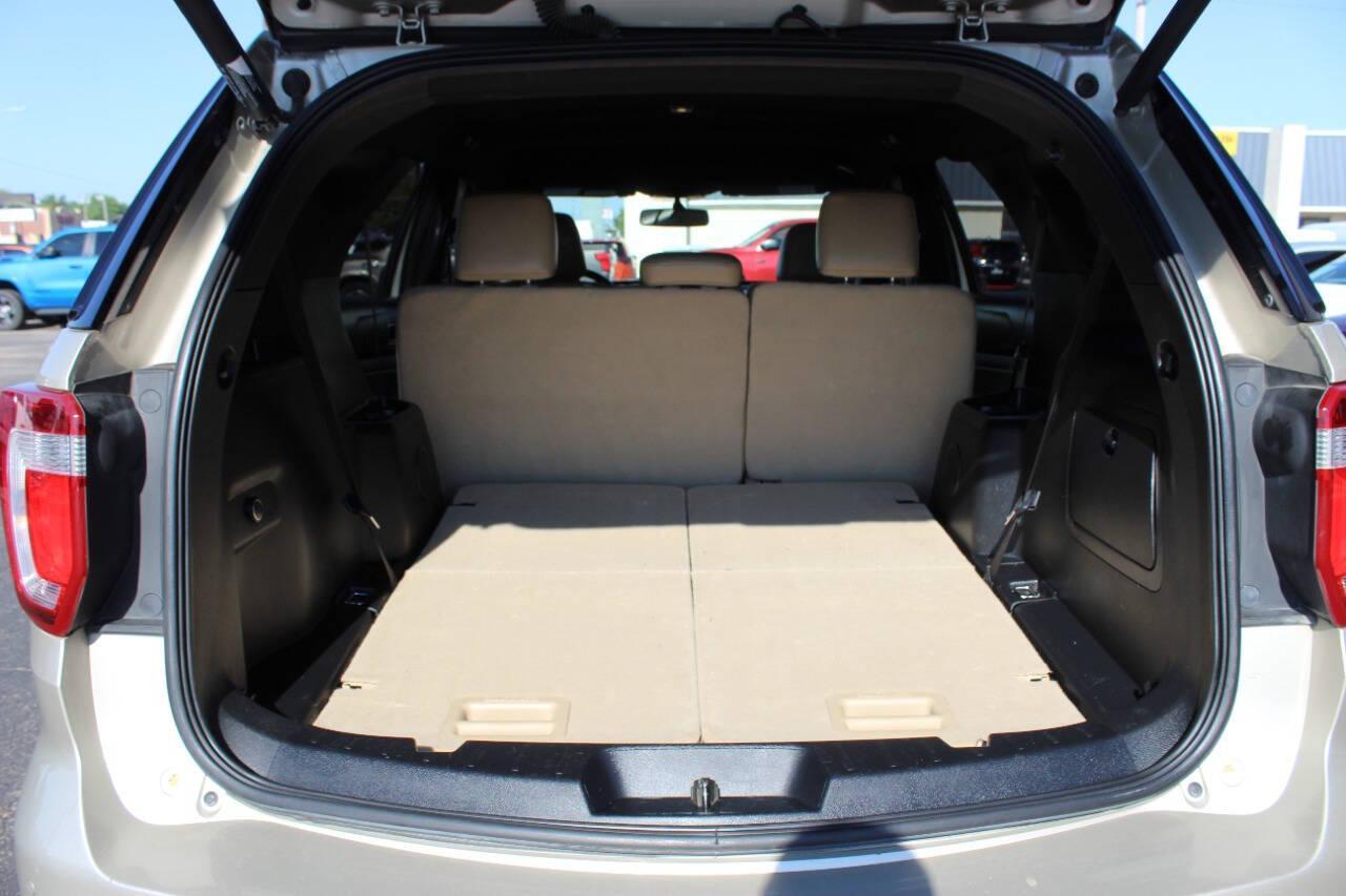 2017 Gold Ford Explorer XLT FWD (1FM5K7D85HG) with an 3.5L V6 DOHC 24V engine, 6A transmission, located at 4301 NW 39th , Oklahoma City, OK, 73112, (405) 949-5600, 35.512135, -97.598671 - NO DRIVERS LICENCE -NO FULL COVERAGE INSURANCE - NO CREDIT CHECK. COME ON OVER TO SUPERSPORTS, TAKE A LOOK AND TEST DRIVE. PLEASE GIVE US A CALL AT (405) 949-5600. NO LICENCIA DE CONDUCIR - NO SEGURO DE COBERTURA TOTAL - NO VERIFICACION DE CREDITO. VISITENOS EN SUPERSPORTS, MIRE NUESTRO - Photo#14