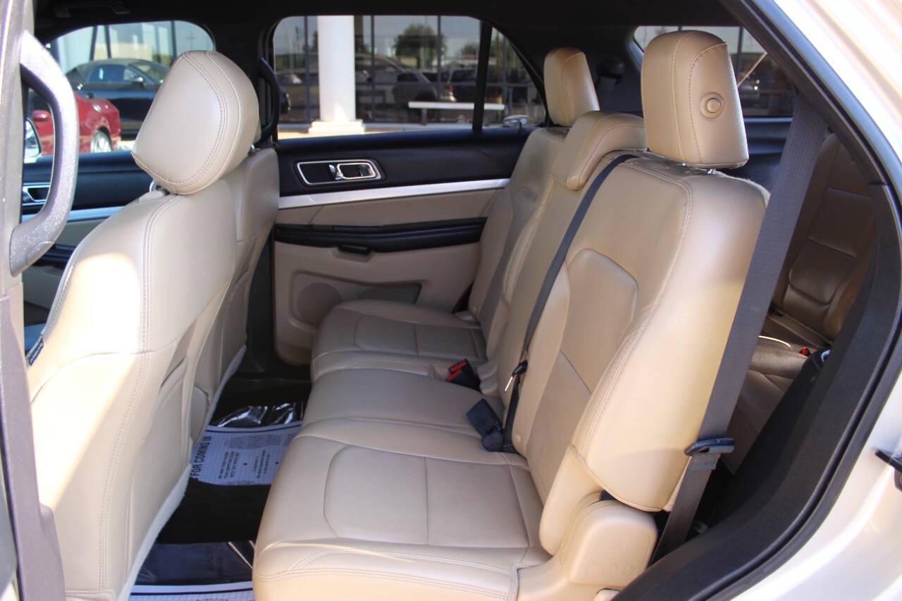 2017 Gold Ford Explorer XLT FWD (1FM5K7D85HG) with an 3.5L V6 DOHC 24V engine, 6A transmission, located at 4301 NW 39th , Oklahoma City, OK, 73112, (405) 949-5600, 35.512135, -97.598671 - NO DRIVERS LICENCE -NO FULL COVERAGE INSURANCE - NO CREDIT CHECK. COME ON OVER TO SUPERSPORTS, TAKE A LOOK AND TEST DRIVE. PLEASE GIVE US A CALL AT (405) 949-5600. NO LICENCIA DE CONDUCIR - NO SEGURO DE COBERTURA TOTAL - NO VERIFICACION DE CREDITO. VISITENOS EN SUPERSPORTS, MIRE NUESTRO - Photo#17