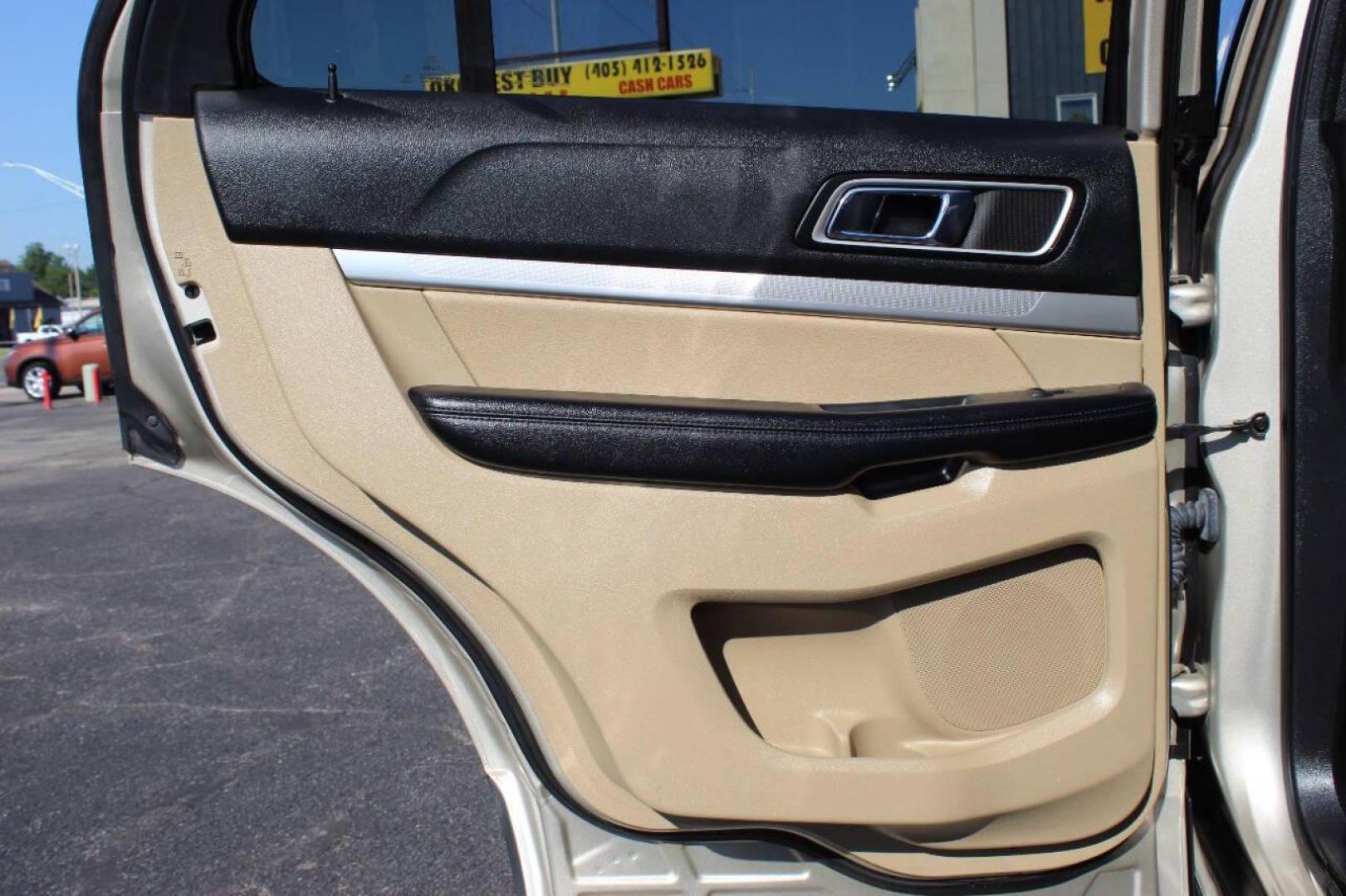2017 Gold Ford Explorer XLT FWD (1FM5K7D85HG) with an 3.5L V6 DOHC 24V engine, 6A transmission, located at 4301 NW 39th , Oklahoma City, OK, 73112, (405) 949-5600, 35.512135, -97.598671 - NO DRIVERS LICENCE -NO FULL COVERAGE INSURANCE - NO CREDIT CHECK. COME ON OVER TO SUPERSPORTS, TAKE A LOOK AND TEST DRIVE. PLEASE GIVE US A CALL AT (405) 949-5600. NO LICENCIA DE CONDUCIR - NO SEGURO DE COBERTURA TOTAL - NO VERIFICACION DE CREDITO. VISITENOS EN SUPERSPORTS, MIRE NUESTRO - Photo#18