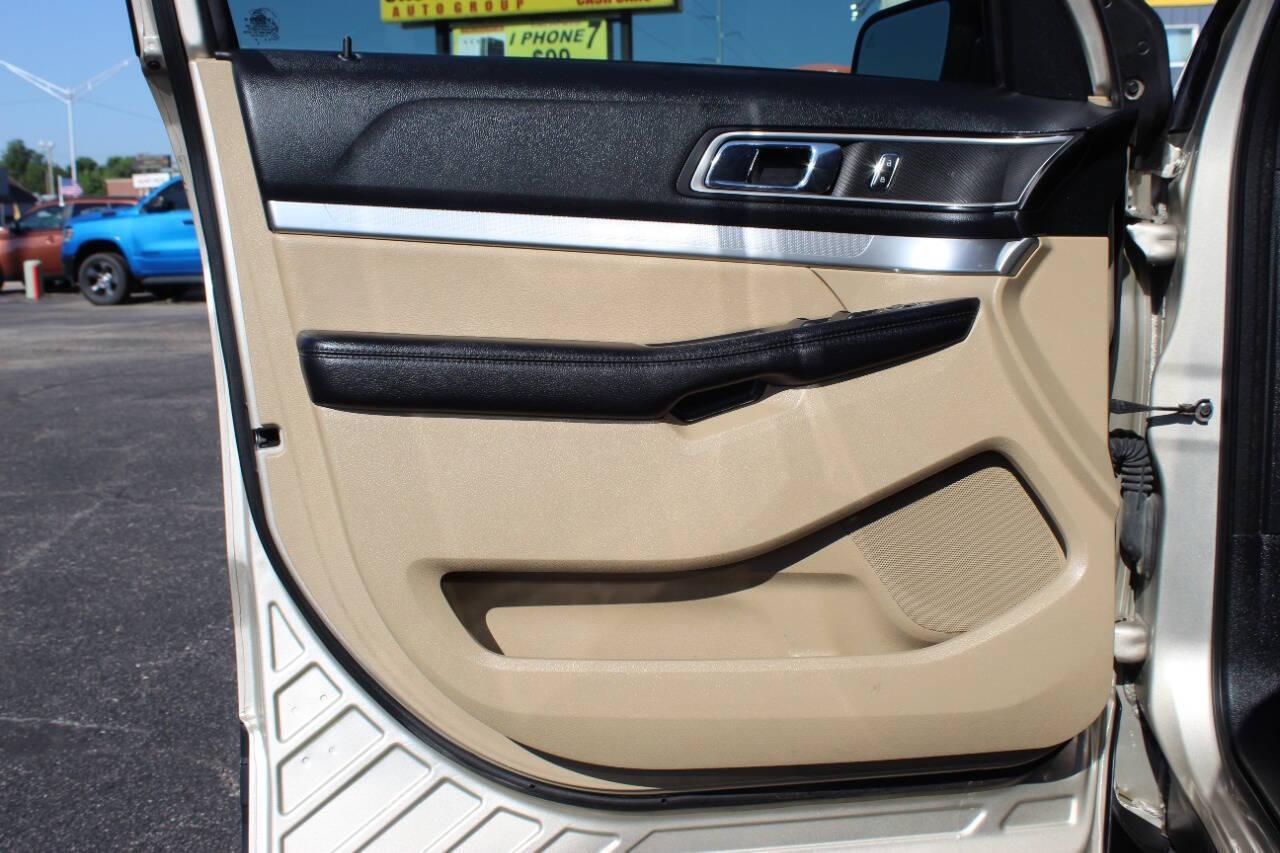 2017 Gold Ford Explorer XLT FWD (1FM5K7D85HG) with an 3.5L V6 DOHC 24V engine, 6A transmission, located at 4301 NW 39th , Oklahoma City, OK, 73112, (405) 949-5600, 35.512135, -97.598671 - NO DRIVERS LICENCE -NO FULL COVERAGE INSURANCE - NO CREDIT CHECK. COME ON OVER TO SUPERSPORTS, TAKE A LOOK AND TEST DRIVE. PLEASE GIVE US A CALL AT (405) 949-5600. NO LICENCIA DE CONDUCIR - NO SEGURO DE COBERTURA TOTAL - NO VERIFICACION DE CREDITO. VISITENOS EN SUPERSPORTS, MIRE NUESTRO - Photo#20