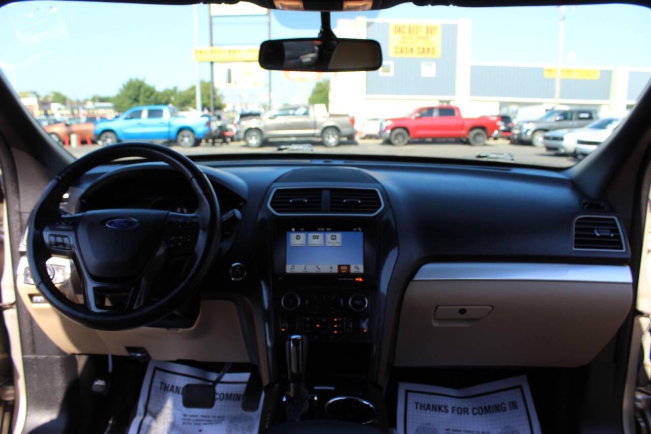 2017 Gold Ford Explorer XLT FWD (1FM5K7D85HG) with an 3.5L V6 DOHC 24V engine, 6A transmission, located at 4301 NW 39th , Oklahoma City, OK, 73112, (405) 949-5600, 35.512135, -97.598671 - NO DRIVERS LICENCE -NO FULL COVERAGE INSURANCE - NO CREDIT CHECK. COME ON OVER TO SUPERSPORTS, TAKE A LOOK AND TEST DRIVE. PLEASE GIVE US A CALL AT (405) 949-5600. NO LICENCIA DE CONDUCIR - NO SEGURO DE COBERTURA TOTAL - NO VERIFICACION DE CREDITO. VISITENOS EN SUPERSPORTS, MIRE NUESTRO - Photo#21