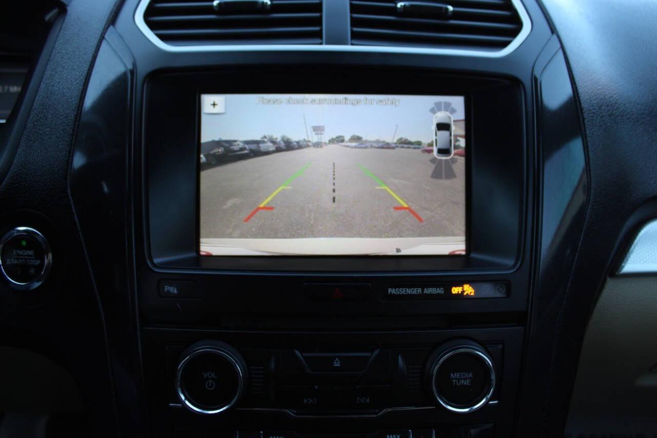 2017 Gold Ford Explorer XLT FWD (1FM5K7D85HG) with an 3.5L V6 DOHC 24V engine, 6A transmission, located at 4301 NW 39th , Oklahoma City, OK, 73112, (405) 949-5600, 35.512135, -97.598671 - NO DRIVERS LICENCE -NO FULL COVERAGE INSURANCE - NO CREDIT CHECK. COME ON OVER TO SUPERSPORTS, TAKE A LOOK AND TEST DRIVE. PLEASE GIVE US A CALL AT (405) 949-5600. NO LICENCIA DE CONDUCIR - NO SEGURO DE COBERTURA TOTAL - NO VERIFICACION DE CREDITO. VISITENOS EN SUPERSPORTS, MIRE NUESTRO - Photo#22