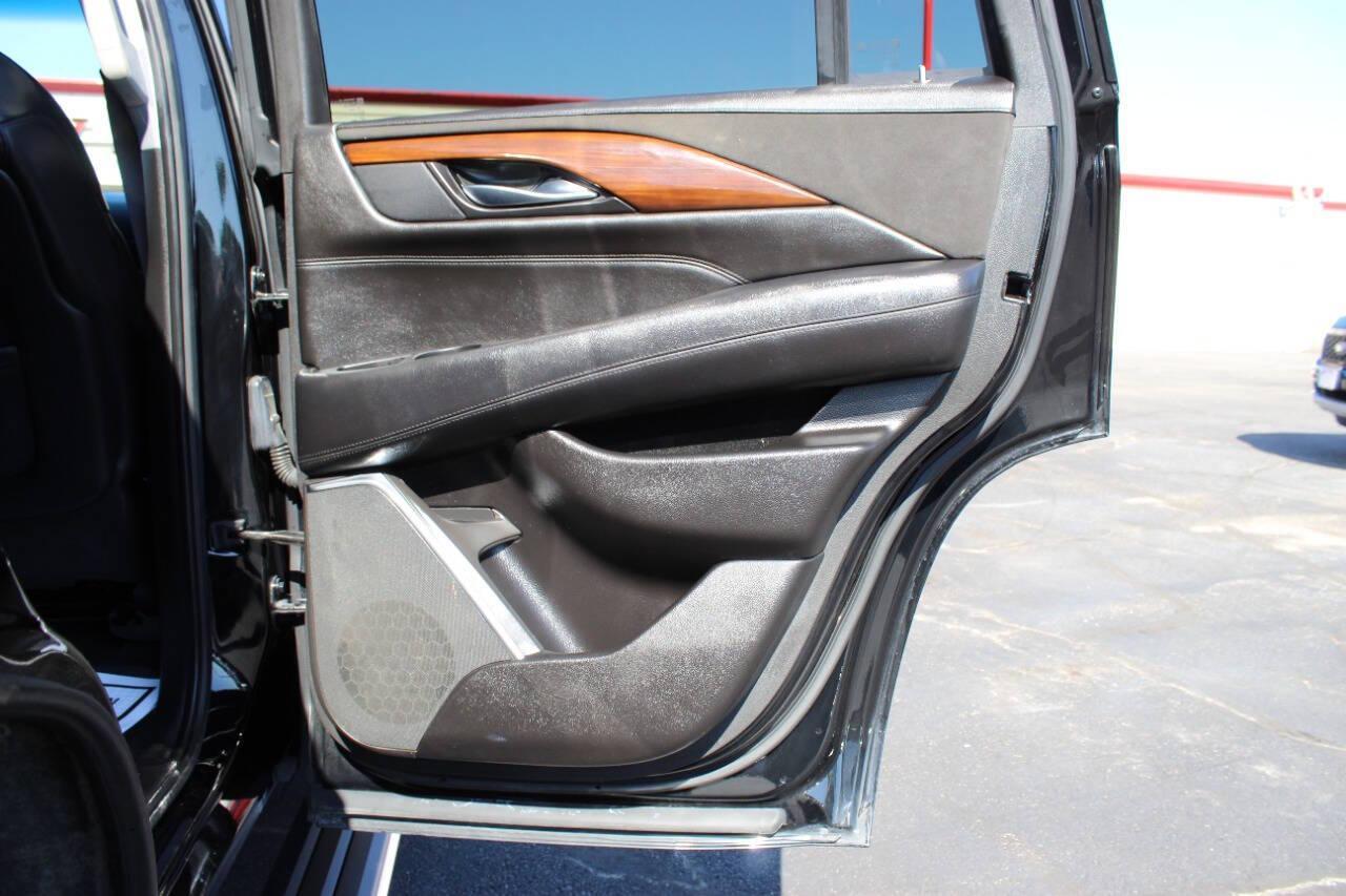 2017 Black Cadillac Escalade Premium 2WD (1GYS3CKJ8HR) with an 6.2L V8 OHV 16V FFV engine, 8A transmission, located at 4301 NW 39th , Oklahoma City, OK, 73112, (405) 949-5600, 35.512135, -97.598671 - NO DRIVERS LICENCE -NO FULL COVERAGE INSURANCE - NO CREDIT CHECK. COME ON OVER TO SUPERSPORTS, TAKE A LOOK AND TEST DRIVE. PLEASE GIVE US A CALL AT (405) 949-5600. NO LICENCIA DE CONDUCIR - NO SEGURO DE COBERTURA TOTAL - NO VERIFICACION DE CREDITO. VISITENOS EN SUPERSPORTS, MIRE NUESTRO - Photo#11