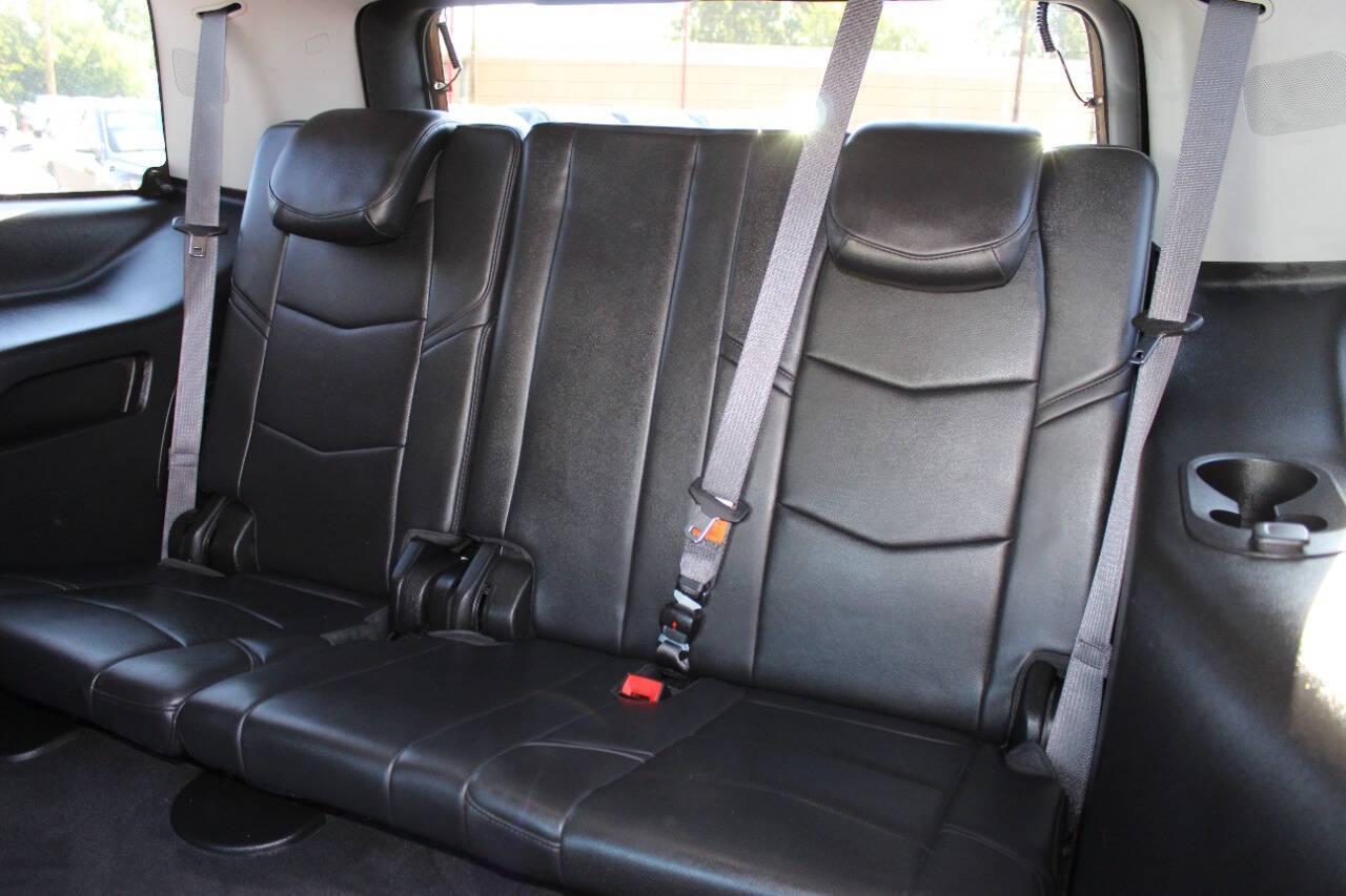 2017 Black Cadillac Escalade Premium 2WD (1GYS3CKJ8HR) with an 6.2L V8 OHV 16V FFV engine, 8A transmission, located at 4301 NW 39th , Oklahoma City, OK, 73112, (405) 949-5600, 35.512135, -97.598671 - NO DRIVERS LICENCE -NO FULL COVERAGE INSURANCE - NO CREDIT CHECK. COME ON OVER TO SUPERSPORTS, TAKE A LOOK AND TEST DRIVE. PLEASE GIVE US A CALL AT (405) 949-5600. NO LICENCIA DE CONDUCIR - NO SEGURO DE COBERTURA TOTAL - NO VERIFICACION DE CREDITO. VISITENOS EN SUPERSPORTS, MIRE NUESTRO - Photo#15