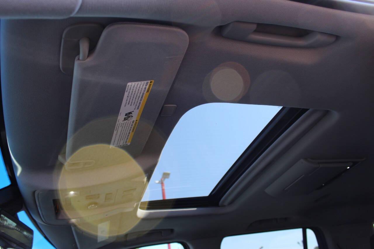 2017 Black Cadillac Escalade Premium 2WD (1GYS3CKJ8HR) with an 6.2L V8 OHV 16V FFV engine, 8A transmission, located at 4301 NW 39th , Oklahoma City, OK, 73112, (405) 949-5600, 35.512135, -97.598671 - NO DRIVERS LICENCE -NO FULL COVERAGE INSURANCE - NO CREDIT CHECK. COME ON OVER TO SUPERSPORTS, TAKE A LOOK AND TEST DRIVE. PLEASE GIVE US A CALL AT (405) 949-5600. NO LICENCIA DE CONDUCIR - NO SEGURO DE COBERTURA TOTAL - NO VERIFICACION DE CREDITO. VISITENOS EN SUPERSPORTS, MIRE NUESTRO - Photo#21