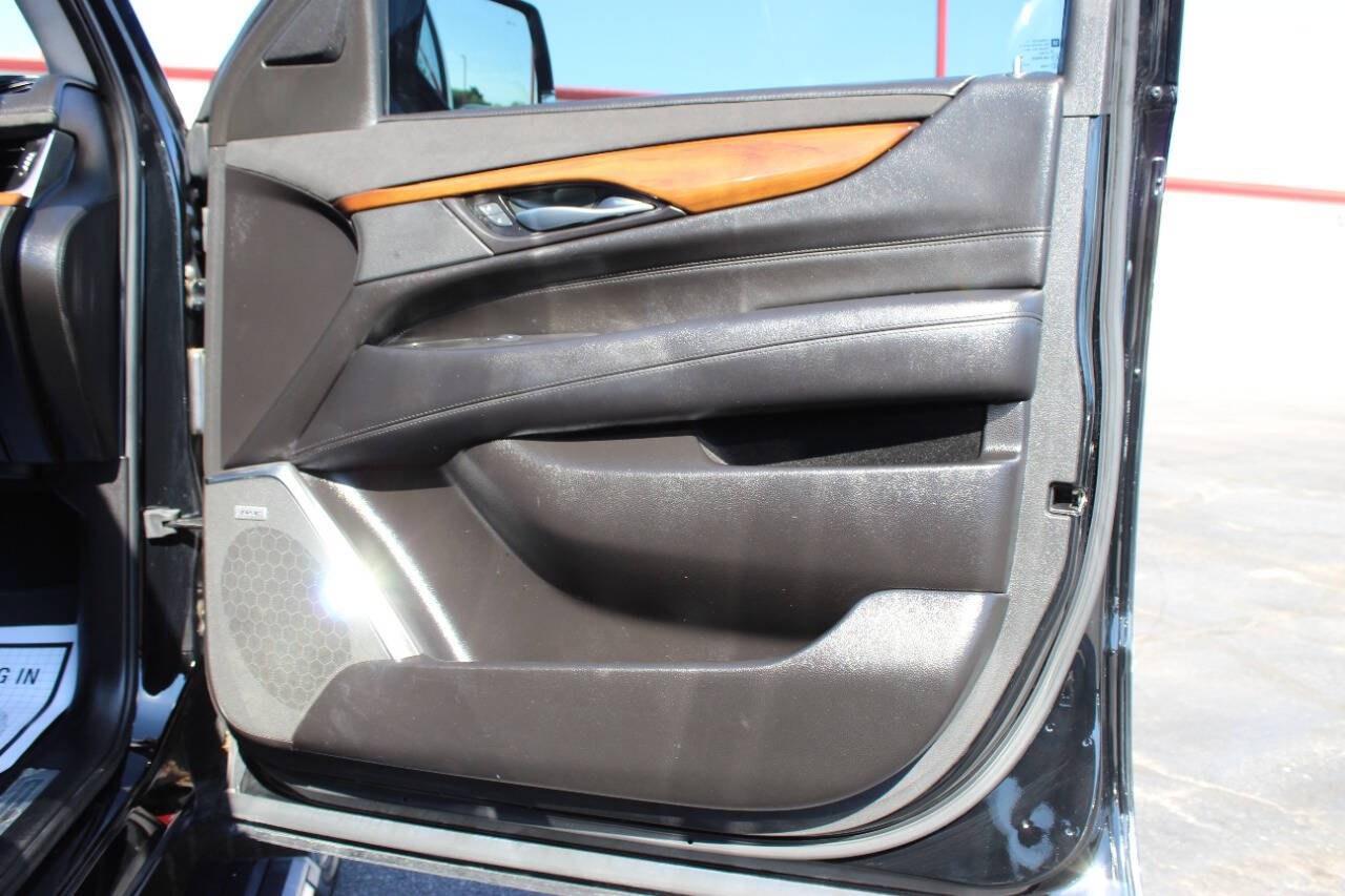 2017 Black Cadillac Escalade Premium 2WD (1GYS3CKJ8HR) with an 6.2L V8 6.2L V8 engine, Automatic 8-Speed transmission, located at 4301 NW 39th , Oklahoma City, OK, 73112, (405) 949-5600, 35.512135, -97.598671 - Hablamos espanol. SPEND SMART --- BUY FROM SUPER SPORTS. ALL PRICES, DOWN PAYMENTS, PAYMENTS, AND FINANCE TERMS ARE NEGOTIABLE AT THE TIME OF APPROVAL. WE WILL WORK WITH YOU TO FIT YOUR BUDGET. WE WILL EVEN LOWER AND ADJUST THE NUMBERS TO HELP MAKE THE VEHICLE MORE AFFORDABLE FOR YOU.- Photo#9