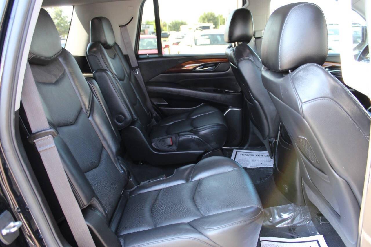2017 Black Cadillac Escalade Premium 2WD (1GYS3CKJ8HR) with an 6.2L V8 6.2L V8 engine, Automatic 8-Speed transmission, located at 4301 NW 39th , Oklahoma City, OK, 73112, (405) 949-5600, 35.512135, -97.598671 - Hablamos espanol. SPEND SMART --- BUY FROM SUPER SPORTS. ALL PRICES, DOWN PAYMENTS, PAYMENTS, AND FINANCE TERMS ARE NEGOTIABLE AT THE TIME OF APPROVAL. WE WILL WORK WITH YOU TO FIT YOUR BUDGET. WE WILL EVEN LOWER AND ADJUST THE NUMBERS TO HELP MAKE THE VEHICLE MORE AFFORDABLE FOR YOU.- Photo#10