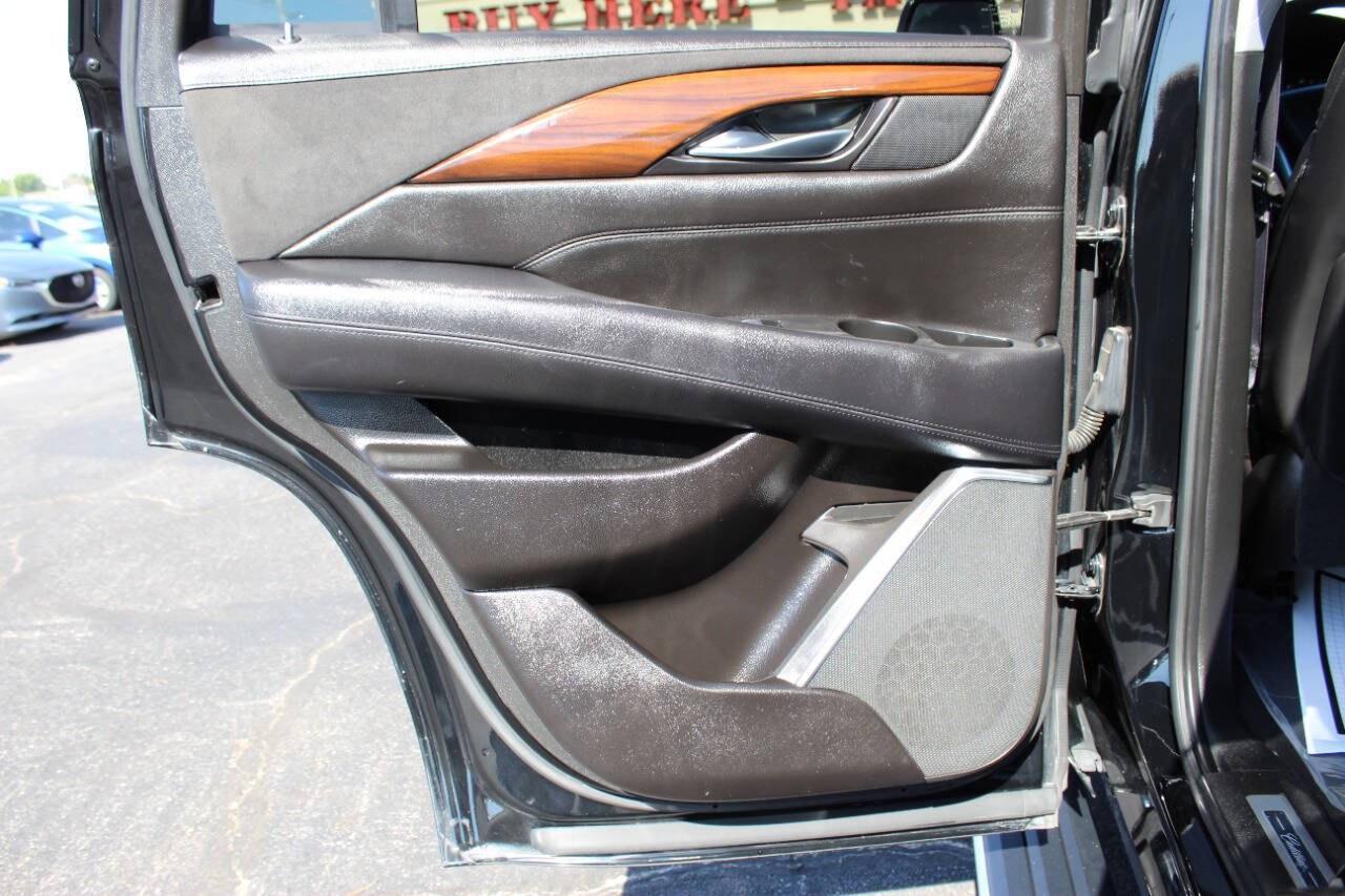 2017 Black Cadillac Escalade Premium 2WD (1GYS3CKJ8HR) with an 6.2L V8 6.2L V8 engine, Automatic 8-Speed transmission, located at 4301 NW 39th , Oklahoma City, OK, 73112, (405) 949-5600, 35.512135, -97.598671 - Hablamos espanol. SPEND SMART --- BUY FROM SUPER SPORTS. ALL PRICES, DOWN PAYMENTS, PAYMENTS, AND FINANCE TERMS ARE NEGOTIABLE AT THE TIME OF APPROVAL. WE WILL WORK WITH YOU TO FIT YOUR BUDGET. WE WILL EVEN LOWER AND ADJUST THE NUMBERS TO HELP MAKE THE VEHICLE MORE AFFORDABLE FOR YOU.- Photo#17