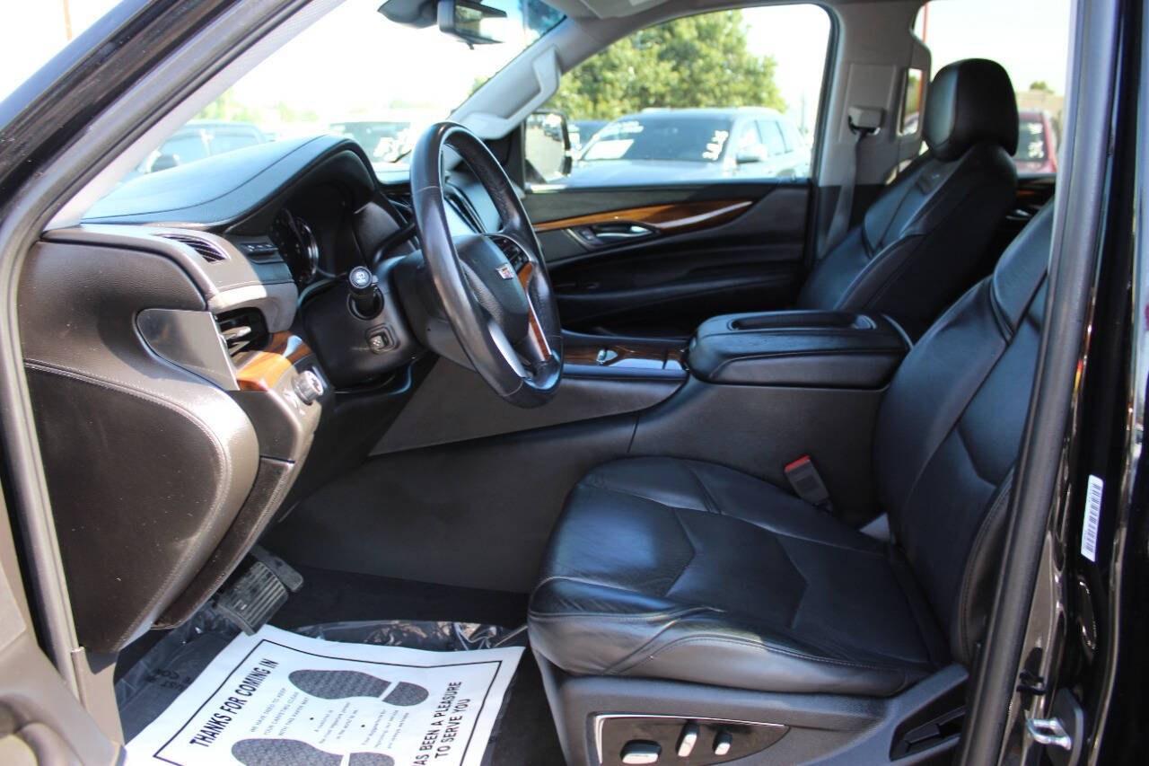 2017 Black Cadillac Escalade Premium 2WD (1GYS3CKJ8HR) with an 6.2L V8 6.2L V8 engine, Automatic 8-Speed transmission, located at 4301 NW 39th , Oklahoma City, OK, 73112, (405) 949-5600, 35.512135, -97.598671 - Hablamos espanol. SPEND SMART --- BUY FROM SUPER SPORTS. ALL PRICES, DOWN PAYMENTS, PAYMENTS, AND FINANCE TERMS ARE NEGOTIABLE AT THE TIME OF APPROVAL. WE WILL WORK WITH YOU TO FIT YOUR BUDGET. WE WILL EVEN LOWER AND ADJUST THE NUMBERS TO HELP MAKE THE VEHICLE MORE AFFORDABLE FOR YOU.- Photo#18