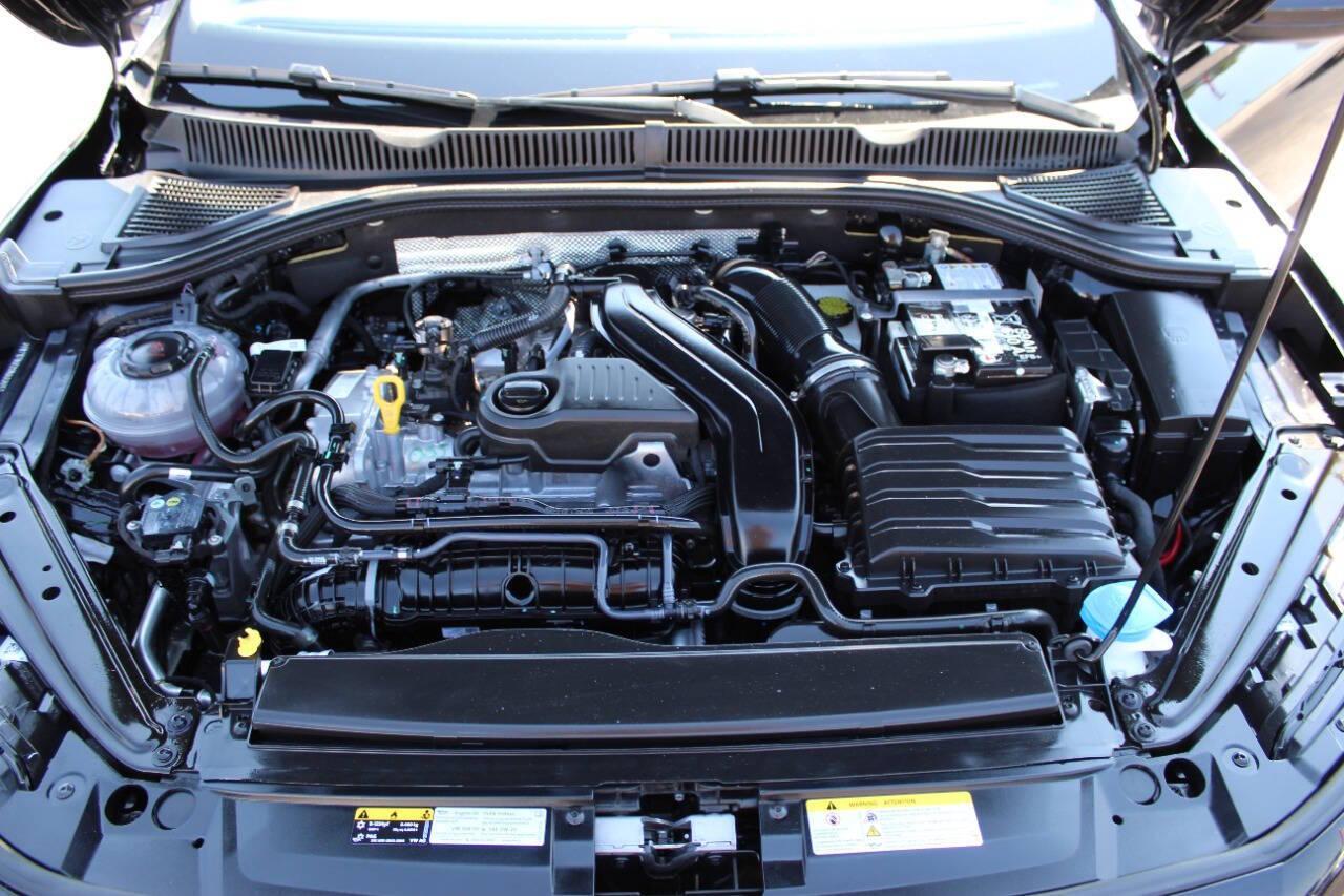 2025 Black Volkswagen Jetta SE (3VW7X7BU2SM) with an 1.5L L4 DOHC 16V engine, 8A transmission, located at 4301 NW 39th , Oklahoma City, OK, 73112, (405) 949-5600, 35.512135, -97.598671 - NO DRIVERS LICENCE -NO FULL COVERAGE INSURANCE - NO CREDIT CHECK. COME ON OVER TO SUPERSPORTS, TAKE A LOOK AND TEST DRIVE. PLEASE GIVE US A CALL AT (405) 949-5600. NO LICENCIA DE CONDUCIR - NO SEGURO DE COBERTURA TOTAL - NO VERIFICACION DE CREDITO. VISITENOS EN SUPERSPORTS, MIRE NUESTRO - Photo#7