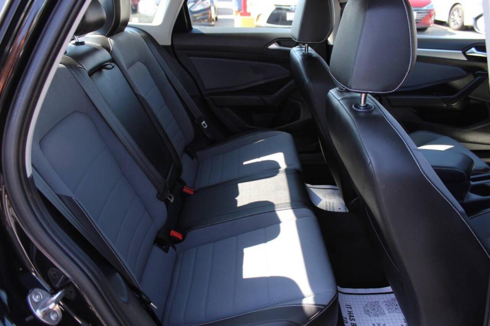 2025 Black Volkswagen Jetta SE (3VW7X7BU2SM) with an 1.5L L4 DOHC 16V engine, 8A transmission, located at 4301 NW 39th , Oklahoma City, OK, 73112, (405) 949-5600, 35.512135, -97.598671 - NO DRIVERS LICENCE -NO FULL COVERAGE INSURANCE - NO CREDIT CHECK. COME ON OVER TO SUPERSPORTS, TAKE A LOOK AND TEST DRIVE. PLEASE GIVE US A CALL AT (405) 949-5600. NO LICENCIA DE CONDUCIR - NO SEGURO DE COBERTURA TOTAL - NO VERIFICACION DE CREDITO. VISITENOS EN SUPERSPORTS, MIRE NUESTRO - Photo#9
