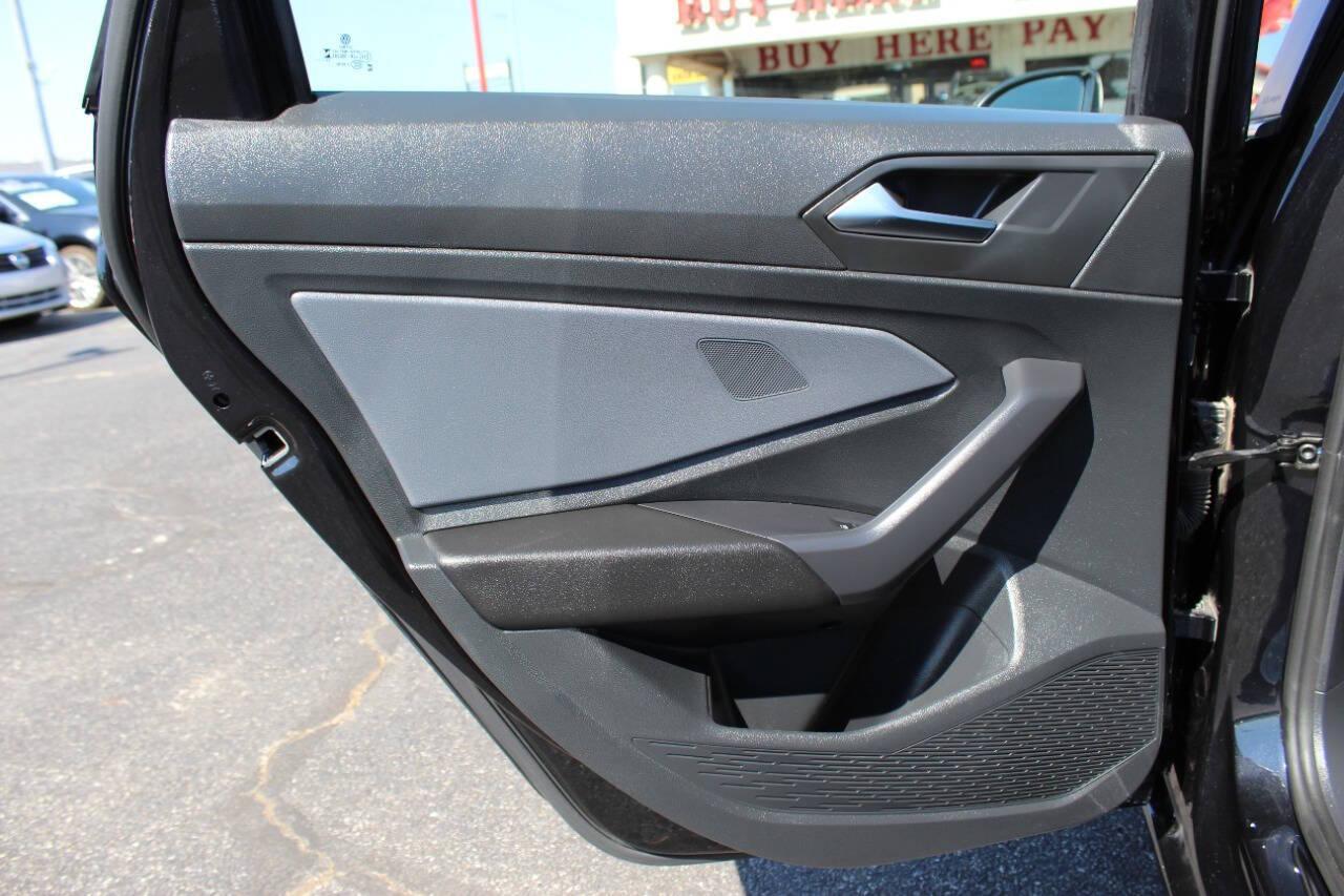 2025 Black Volkswagen Jetta SE (3VW7X7BU2SM) with an 1.5L L4 DOHC 16V engine, 8A transmission, located at 4301 NW 39th , Oklahoma City, OK, 73112, (405) 949-5600, 35.512135, -97.598671 - NO DRIVERS LICENCE -NO FULL COVERAGE INSURANCE - NO CREDIT CHECK. COME ON OVER TO SUPERSPORTS, TAKE A LOOK AND TEST DRIVE. PLEASE GIVE US A CALL AT (405) 949-5600. NO LICENCIA DE CONDUCIR - NO SEGURO DE COBERTURA TOTAL - NO VERIFICACION DE CREDITO. VISITENOS EN SUPERSPORTS, MIRE NUESTRO - Photo#14