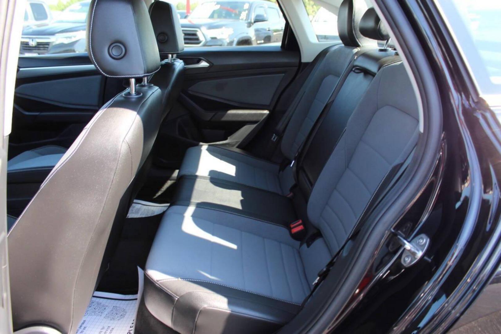 2025 Black Volkswagen Jetta SE (3VW7X7BU2SM) with an 1.5L L4 DOHC 16V engine, 8A transmission, located at 4301 NW 39th , Oklahoma City, OK, 73112, (405) 949-5600, 35.512135, -97.598671 - NO DRIVERS LICENCE -NO FULL COVERAGE INSURANCE - NO CREDIT CHECK. COME ON OVER TO SUPERSPORTS, TAKE A LOOK AND TEST DRIVE. PLEASE GIVE US A CALL AT (405) 949-5600. NO LICENCIA DE CONDUCIR - NO SEGURO DE COBERTURA TOTAL - NO VERIFICACION DE CREDITO. VISITENOS EN SUPERSPORTS, MIRE NUESTRO - Photo#14