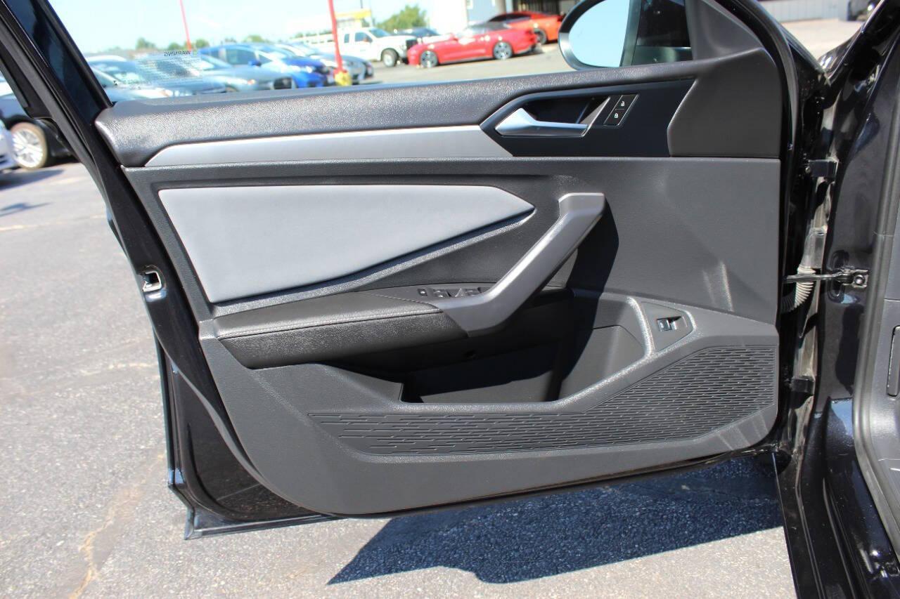 2025 Black Volkswagen Jetta SE (3VW7X7BU2SM) with an 1.5L L4 DOHC 16V engine, 8A transmission, located at 4301 NW 39th , Oklahoma City, OK, 73112, (405) 949-5600, 35.512135, -97.598671 - NO DRIVERS LICENCE -NO FULL COVERAGE INSURANCE - NO CREDIT CHECK. COME ON OVER TO SUPERSPORTS, TAKE A LOOK AND TEST DRIVE. PLEASE GIVE US A CALL AT (405) 949-5600. NO LICENCIA DE CONDUCIR - NO SEGURO DE COBERTURA TOTAL - NO VERIFICACION DE CREDITO. VISITENOS EN SUPERSPORTS, MIRE NUESTRO - Photo#16