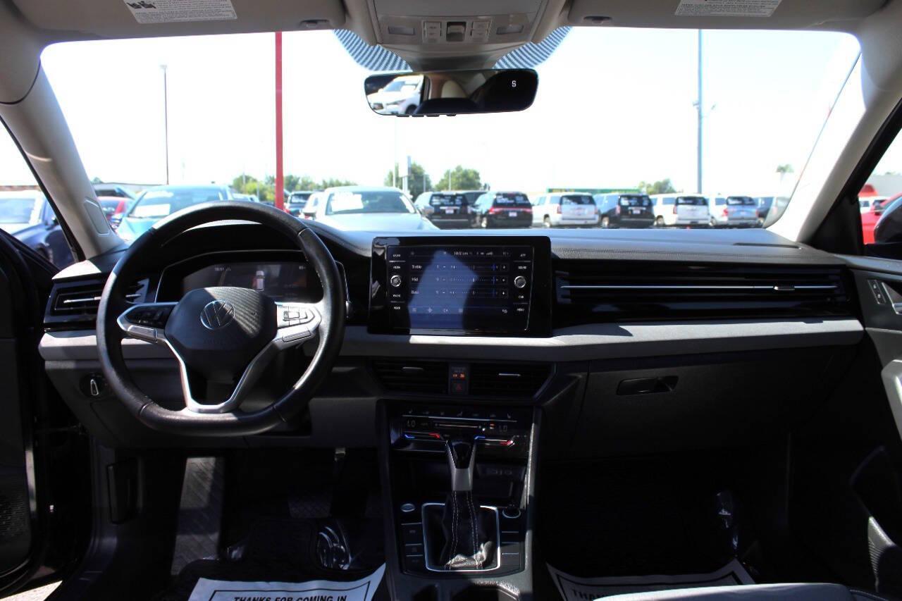 2025 Black Volkswagen Jetta SE (3VW7X7BU2SM) with an 1.5L L4 DOHC 16V engine, 8A transmission, located at 4301 NW 39th , Oklahoma City, OK, 73112, (405) 949-5600, 35.512135, -97.598671 - NO DRIVERS LICENCE -NO FULL COVERAGE INSURANCE - NO CREDIT CHECK. COME ON OVER TO SUPERSPORTS, TAKE A LOOK AND TEST DRIVE. PLEASE GIVE US A CALL AT (405) 949-5600. NO LICENCIA DE CONDUCIR - NO SEGURO DE COBERTURA TOTAL - NO VERIFICACION DE CREDITO. VISITENOS EN SUPERSPORTS, MIRE NUESTRO - Photo#18