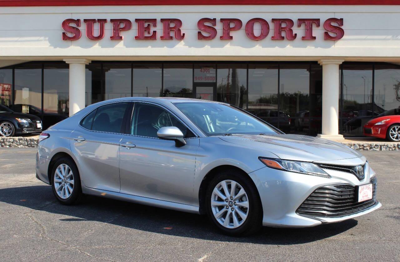 2019 Silver Toyota Camry LE (4T1B11HK9KU) with an 2.5L L4 DOHC 16V engine, 8A transmission, located at 4301 NW 39th , Oklahoma City, OK, 73112, (405) 949-5600, 35.512135, -97.598671 - NO DRIVERS LICENCE -NO FULL COVERAGE INSURANCE - NO CREDIT CHECK. COME ON OVER TO SUPERSPORTS, TAKE A LOOK AND TEST DRIVE. PLEASE GIVE US A CALL AT (405) 949-5600. NO LICENCIA DE CONDUCIR - NO SEGURO DE COBERTURA TOTAL - NO VERIFICACION DE CREDITO. VISITENOS EN SUPERSPORTS, MIRE NUESTRO - Photo#0