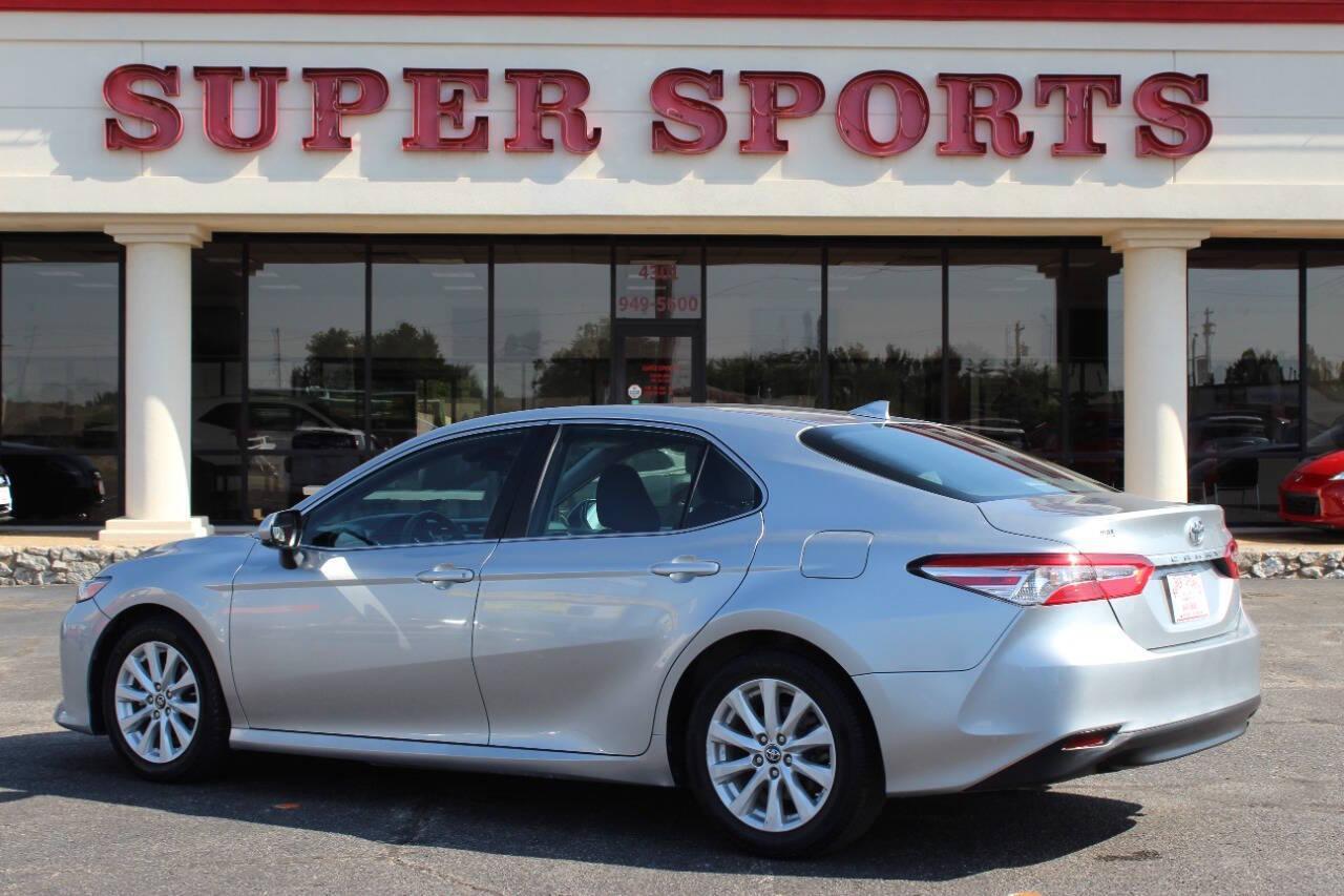 2019 Silver Toyota Camry LE (4T1B11HK9KU) with an 2.5L L4 DOHC 16V engine, 8A transmission, located at 4301 NW 39th , Oklahoma City, OK, 73112, (405) 949-5600, 35.512135, -97.598671 - NO DRIVERS LICENCE -NO FULL COVERAGE INSURANCE - NO CREDIT CHECK. COME ON OVER TO SUPERSPORTS, TAKE A LOOK AND TEST DRIVE. PLEASE GIVE US A CALL AT (405) 949-5600. NO LICENCIA DE CONDUCIR - NO SEGURO DE COBERTURA TOTAL - NO VERIFICACION DE CREDITO. VISITENOS EN SUPERSPORTS, MIRE NUESTRO - Photo#4