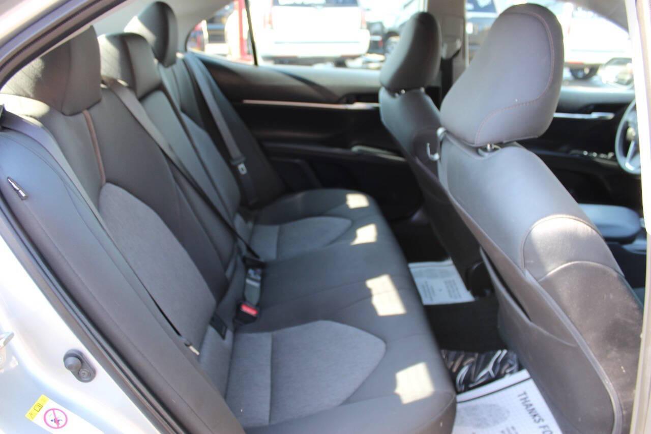 2019 Silver Toyota Camry LE (4T1B11HK9KU) with an 2.5L L4 DOHC 16V engine, 8A transmission, located at 4301 NW 39th , Oklahoma City, OK, 73112, (405) 949-5600, 35.512135, -97.598671 - NO DRIVERS LICENCE -NO FULL COVERAGE INSURANCE - NO CREDIT CHECK. COME ON OVER TO SUPERSPORTS, TAKE A LOOK AND TEST DRIVE. PLEASE GIVE US A CALL AT (405) 949-5600. NO LICENCIA DE CONDUCIR - NO SEGURO DE COBERTURA TOTAL - NO VERIFICACION DE CREDITO. VISITENOS EN SUPERSPORTS, MIRE NUESTRO - Photo#10