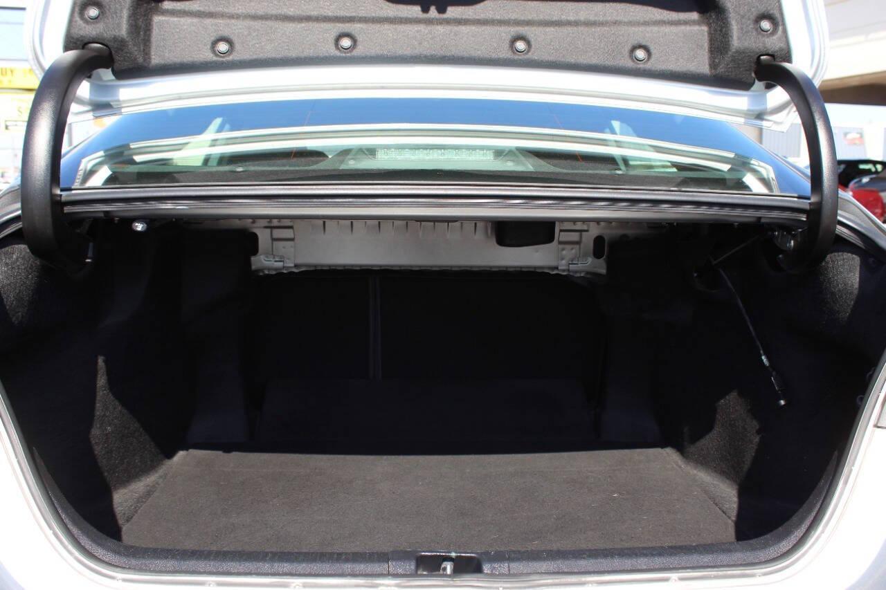 2019 Silver Toyota Camry LE (4T1B11HK9KU) with an 2.5L L4 DOHC 16V engine, 8A transmission, located at 4301 NW 39th , Oklahoma City, OK, 73112, (405) 949-5600, 35.512135, -97.598671 - NO DRIVERS LICENCE -NO FULL COVERAGE INSURANCE - NO CREDIT CHECK. COME ON OVER TO SUPERSPORTS, TAKE A LOOK AND TEST DRIVE. PLEASE GIVE US A CALL AT (405) 949-5600. NO LICENCIA DE CONDUCIR - NO SEGURO DE COBERTURA TOTAL - NO VERIFICACION DE CREDITO. VISITENOS EN SUPERSPORTS, MIRE NUESTRO - Photo#12