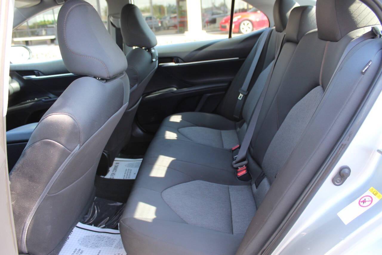 2019 Silver Toyota Camry LE (4T1B11HK9KU) with an 2.5L L4 DOHC 16V engine, 8A transmission, located at 4301 NW 39th , Oklahoma City, OK, 73112, (405) 949-5600, 35.512135, -97.598671 - NO DRIVERS LICENCE -NO FULL COVERAGE INSURANCE - NO CREDIT CHECK. COME ON OVER TO SUPERSPORTS, TAKE A LOOK AND TEST DRIVE. PLEASE GIVE US A CALL AT (405) 949-5600. NO LICENCIA DE CONDUCIR - NO SEGURO DE COBERTURA TOTAL - NO VERIFICACION DE CREDITO. VISITENOS EN SUPERSPORTS, MIRE NUESTRO - Photo#13