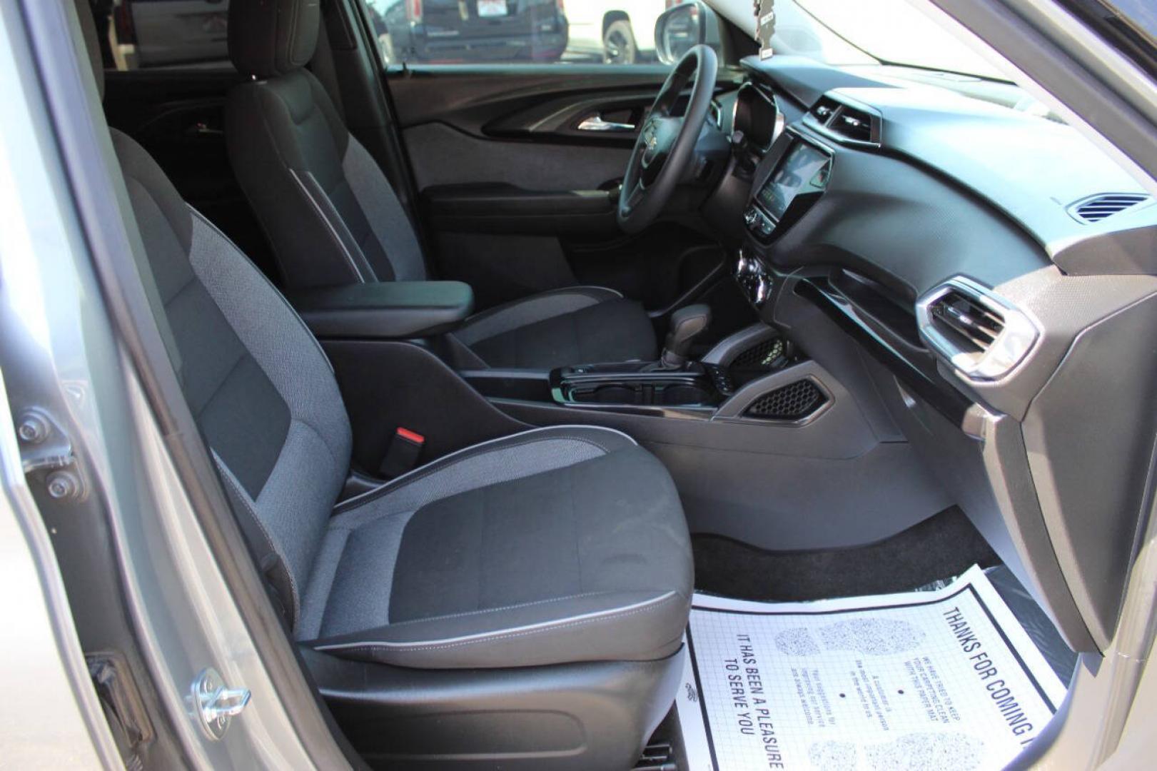 2023 Silver Chevrolet TrailBlazer LT (KL79MPSL9PB) with an 1.3L I3 Turbocharger 1.3L I3 engine, CVT transmission, located at 4301 NW 39th , Oklahoma City, OK, 73112, (405) 949-5600, 35.512135, -97.598671 - NO DRIVERS LICENCE -NO FULL COVERAGE INSURANCE - NO CREDIT CHECK. COME ON OVER TO SUPERSPORTS, TAKE A LOOK AND TEST DRIVE. PLEASE GIVE US A CALL AT (405) 949-5600. NO LICENCIA DE CONDUCIR - NO SEGURO DE COBERTURA TOTAL - NO VERIFICACION DE CREDITO. VISITENOS EN SUPERSPORTS, MIRE NUESTRO- Photo#8
