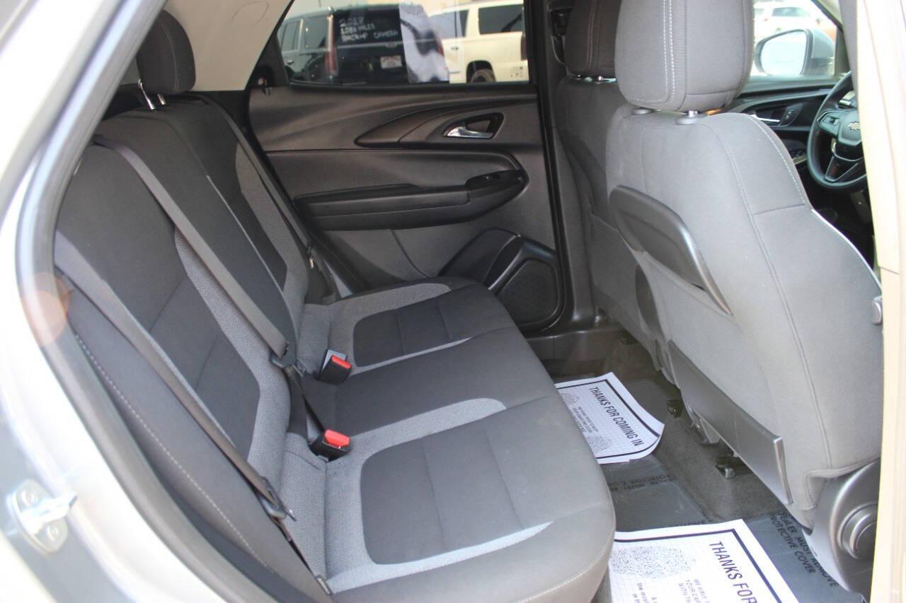 2023 Silver Chevrolet Trailblazer LT (KL79MPSL9PB) with an 1.3L L3 DOHC 12V engine, 9A transmission, located at 4301 NW 39th , Oklahoma City, OK, 73112, (405) 949-5600, 35.512135, -97.598671 - NO DRIVERS LICENCE -NO FULL COVERAGE INSURANCE - NO CREDIT CHECK. COME ON OVER TO SUPERSPORTS, TAKE A LOOK AND TEST DRIVE. PLEASE GIVE US A CALL AT (405) 949-5600. NO LICENCIA DE CONDUCIR - NO SEGURO DE COBERTURA TOTAL - NO VERIFICACION DE CREDITO. VISITENOS EN SUPERSPORTS, MIRE NUESTRO - Photo#10