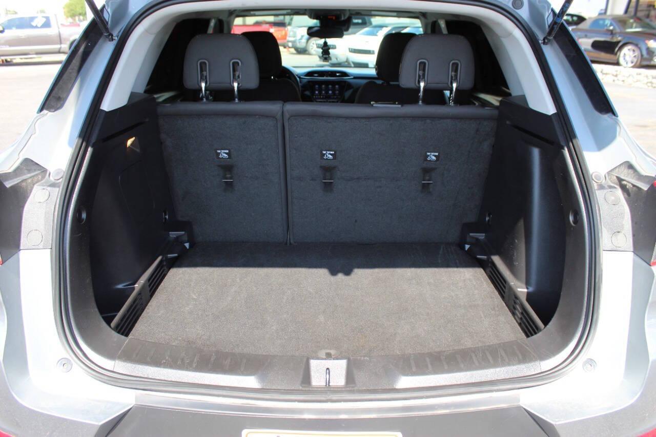 2023 Silver Chevrolet Trailblazer LT (KL79MPSL9PB) with an 1.3L L3 DOHC 12V engine, 9A transmission, located at 4301 NW 39th , Oklahoma City, OK, 73112, (405) 949-5600, 35.512135, -97.598671 - NO DRIVERS LICENCE -NO FULL COVERAGE INSURANCE - NO CREDIT CHECK. COME ON OVER TO SUPERSPORTS, TAKE A LOOK AND TEST DRIVE. PLEASE GIVE US A CALL AT (405) 949-5600. NO LICENCIA DE CONDUCIR - NO SEGURO DE COBERTURA TOTAL - NO VERIFICACION DE CREDITO. VISITENOS EN SUPERSPORTS, MIRE NUESTRO - Photo#12