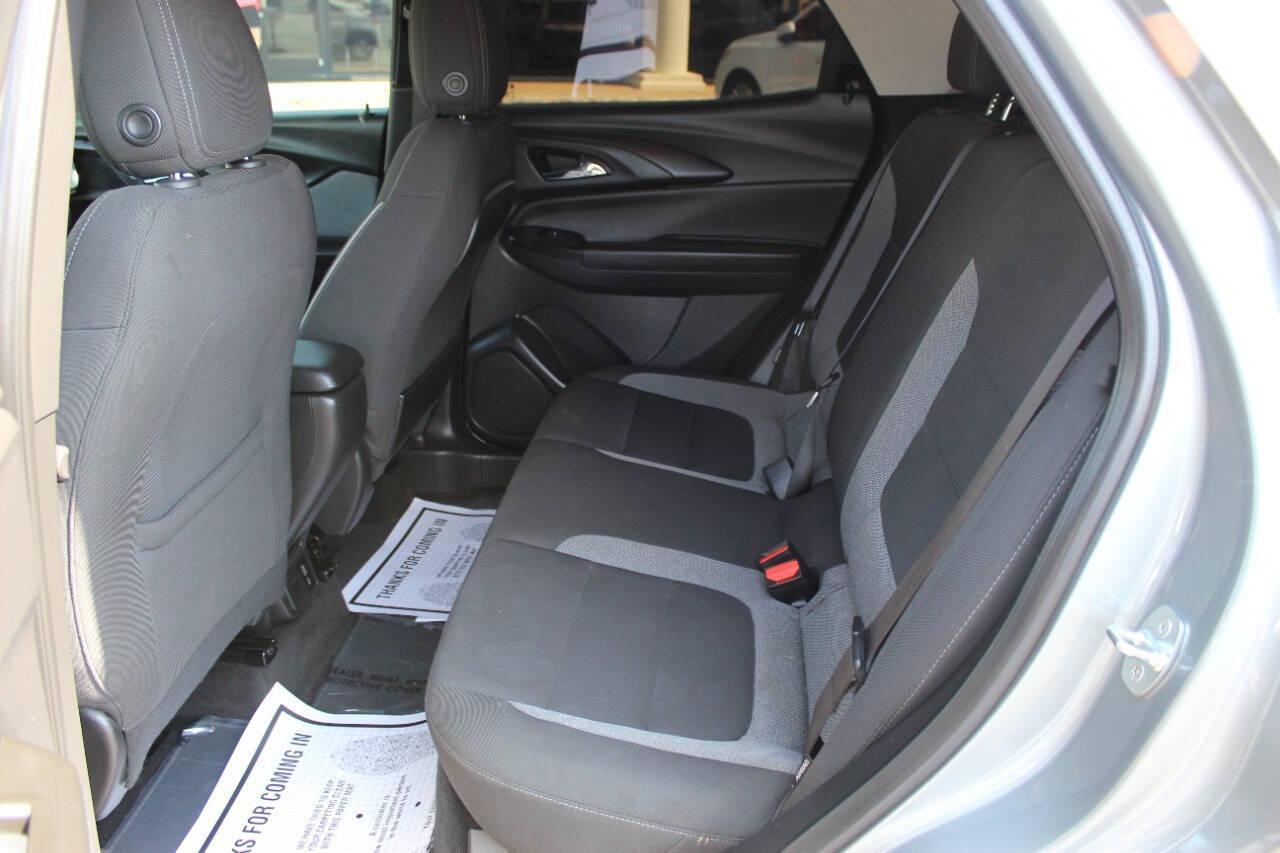 2023 Silver Chevrolet Trailblazer LT (KL79MPSL9PB) with an 1.3L L3 DOHC 12V engine, 9A transmission, located at 4301 NW 39th , Oklahoma City, OK, 73112, (405) 949-5600, 35.512135, -97.598671 - NO DRIVERS LICENCE -NO FULL COVERAGE INSURANCE - NO CREDIT CHECK. COME ON OVER TO SUPERSPORTS, TAKE A LOOK AND TEST DRIVE. PLEASE GIVE US A CALL AT (405) 949-5600. NO LICENCIA DE CONDUCIR - NO SEGURO DE COBERTURA TOTAL - NO VERIFICACION DE CREDITO. VISITENOS EN SUPERSPORTS, MIRE NUESTRO - Photo#13