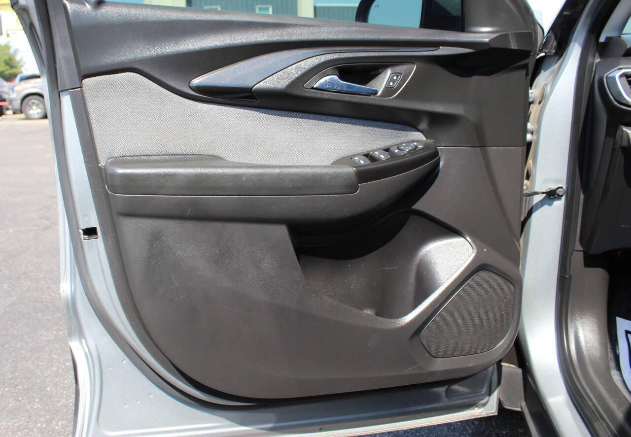 2023 Silver Chevrolet Trailblazer LT (KL79MPSL9PB) with an 1.3L L3 DOHC 12V engine, 9A transmission, located at 4301 NW 39th , Oklahoma City, OK, 73112, (405) 949-5600, 35.512135, -97.598671 - NO DRIVERS LICENCE -NO FULL COVERAGE INSURANCE - NO CREDIT CHECK. COME ON OVER TO SUPERSPORTS, TAKE A LOOK AND TEST DRIVE. PLEASE GIVE US A CALL AT (405) 949-5600. NO LICENCIA DE CONDUCIR - NO SEGURO DE COBERTURA TOTAL - NO VERIFICACION DE CREDITO. VISITENOS EN SUPERSPORTS, MIRE NUESTRO - Photo#16