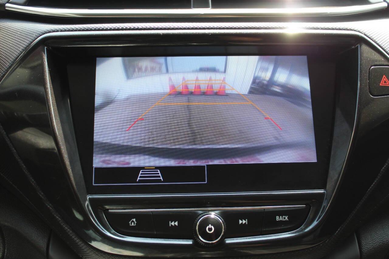 2023 Silver Chevrolet Trailblazer LT (KL79MPSL9PB) with an 1.3L L3 DOHC 12V engine, 9A transmission, located at 4301 NW 39th , Oklahoma City, OK, 73112, (405) 949-5600, 35.512135, -97.598671 - NO DRIVERS LICENCE -NO FULL COVERAGE INSURANCE - NO CREDIT CHECK. COME ON OVER TO SUPERSPORTS, TAKE A LOOK AND TEST DRIVE. PLEASE GIVE US A CALL AT (405) 949-5600. NO LICENCIA DE CONDUCIR - NO SEGURO DE COBERTURA TOTAL - NO VERIFICACION DE CREDITO. VISITENOS EN SUPERSPORTS, MIRE NUESTRO - Photo#18