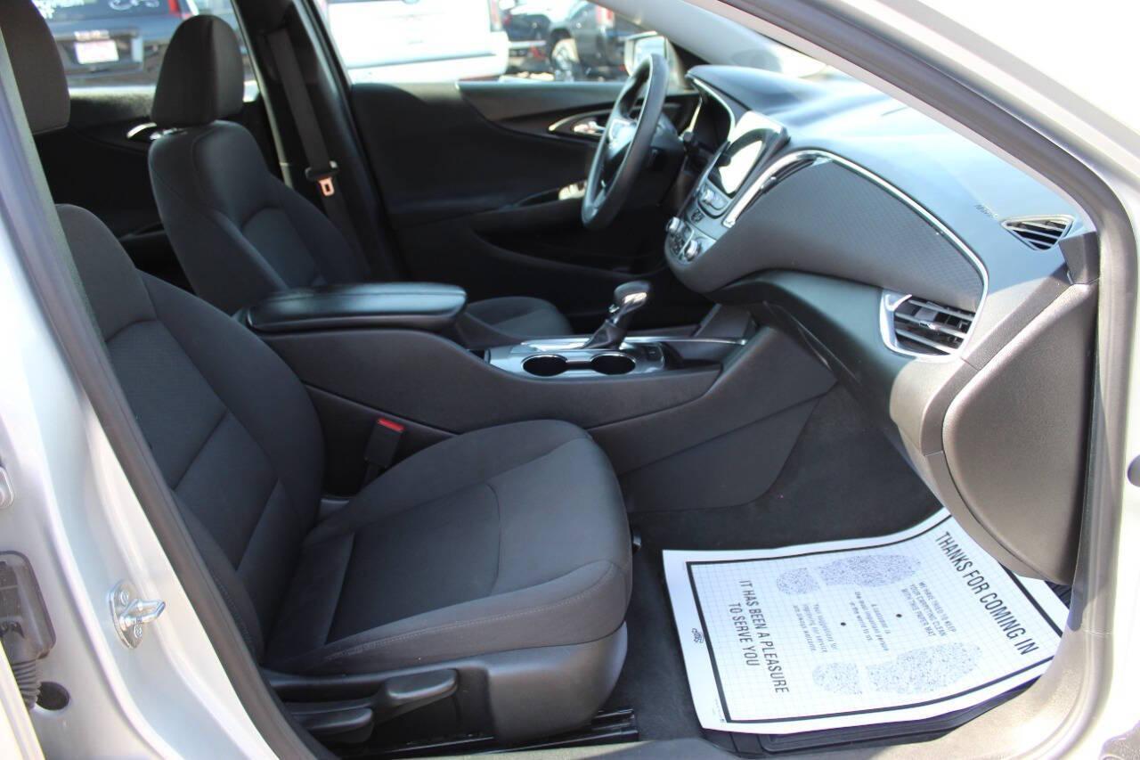 2021 Silver Chevrolet Malibu LT (1G1ZD5ST8MF) with an 1.5L L4 DOHC 16V engine, 6A transmission, located at 4301 NW 39th , Oklahoma City, OK, 73112, (405) 949-5600, 35.512135, -97.598671 - NO DRIVERS LICENCE -NO FULL COVERAGE INSURANCE - NO CREDIT CHECK. COME ON OVER TO SUPERSPORTS, TAKE A LOOK AND TEST DRIVE. PLEASE GIVE US A CALL AT (405) 949-5600. NO LICENCIA DE CONDUCIR - NO SEGURO DE COBERTURA TOTAL - NO VERIFICACION DE CREDITO. VISITENOS EN SUPERSPORTS, MIRE NUESTRO - Photo#8