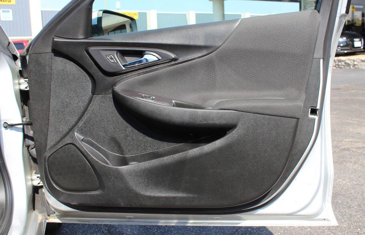 2021 Silver Chevrolet Malibu LT (1G1ZD5ST8MF) with an 1.5L L4 DOHC 16V engine, 6A transmission, located at 4301 NW 39th , Oklahoma City, OK, 73112, (405) 949-5600, 35.512135, -97.598671 - NO DRIVERS LICENCE -NO FULL COVERAGE INSURANCE - NO CREDIT CHECK. COME ON OVER TO SUPERSPORTS, TAKE A LOOK AND TEST DRIVE. PLEASE GIVE US A CALL AT (405) 949-5600. NO LICENCIA DE CONDUCIR - NO SEGURO DE COBERTURA TOTAL - NO VERIFICACION DE CREDITO. VISITENOS EN SUPERSPORTS, MIRE NUESTRO - Photo#9