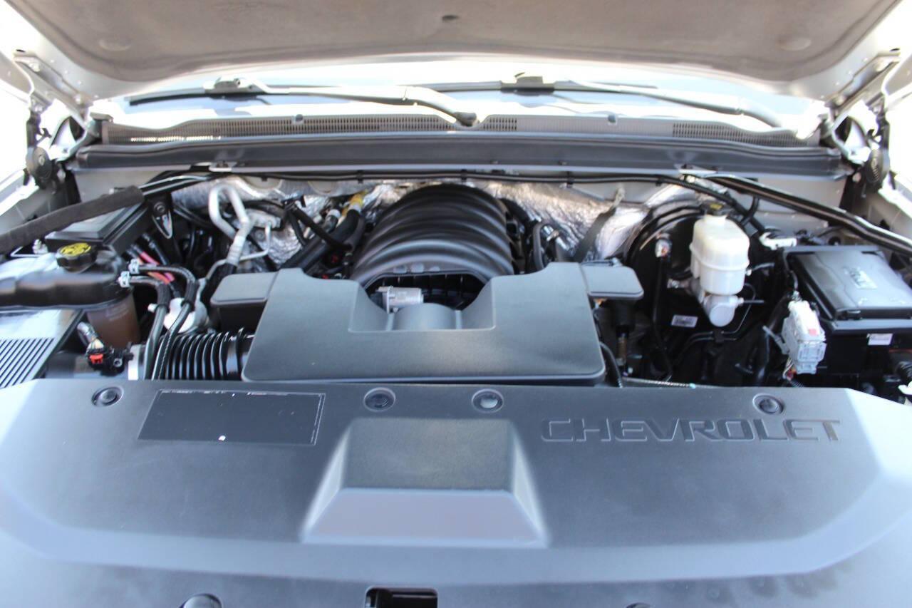 2015 Silver Chevrolet Tahoe LT 2WD (1GNSCBKC9FR) with an 5.3L V8 OHV 16V engine, 6-Speed Automatic transmission, located at 4301 NW 39th , Oklahoma City, OK, 73112, (405) 949-5600, 35.512135, -97.598671 - NO DRIVERS LICENCE -NO FULL COVERAGE INSURANCE - NO CREDIT CHECK. COME ON OVER TO SUPERSPORTS, TAKE A LOOK AND TEST DRIVE. PLEASE GIVE US A CALL AT (405) 949-5600. NO LICENCIA DE CONDUCIR - NO SEGURO DE COBERTURA TOTAL - NO VERIFICACION DE CREDITO. VISITENOS EN SUPERSPORTS, MIRE NUESTRO - Photo#7