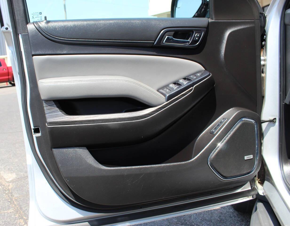 2015 Silver Chevrolet Tahoe LT 2WD (1GNSCBKC9FR) with an 5.3L V8 OHV 16V engine, 6-Speed Automatic transmission, located at 4301 NW 39th , Oklahoma City, OK, 73112, (405) 949-5600, 35.512135, -97.598671 - NO DRIVERS LICENCE -NO FULL COVERAGE INSURANCE - NO CREDIT CHECK. COME ON OVER TO SUPERSPORTS, TAKE A LOOK AND TEST DRIVE. PLEASE GIVE US A CALL AT (405) 949-5600. NO LICENCIA DE CONDUCIR - NO SEGURO DE COBERTURA TOTAL - NO VERIFICACION DE CREDITO. VISITENOS EN SUPERSPORTS, MIRE NUESTRO - Photo#19