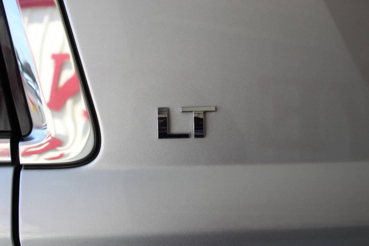 2015 Silver Chevrolet Tahoe LT 2WD (1GNSCBKC9FR) with an 5.3L V8 OHV 16V engine, 6-Speed Automatic transmission, located at 4301 NW 39th , Oklahoma City, OK, 73112, (405) 949-5600, 35.512135, -97.598671 - NO DRIVERS LICENCE -NO FULL COVERAGE INSURANCE - NO CREDIT CHECK. COME ON OVER TO SUPERSPORTS, TAKE A LOOK AND TEST DRIVE. PLEASE GIVE US A CALL AT (405) 949-5600. NO LICENCIA DE CONDUCIR - NO SEGURO DE COBERTURA TOTAL - NO VERIFICACION DE CREDITO. VISITENOS EN SUPERSPORTS, MIRE NUESTRO - Photo#22