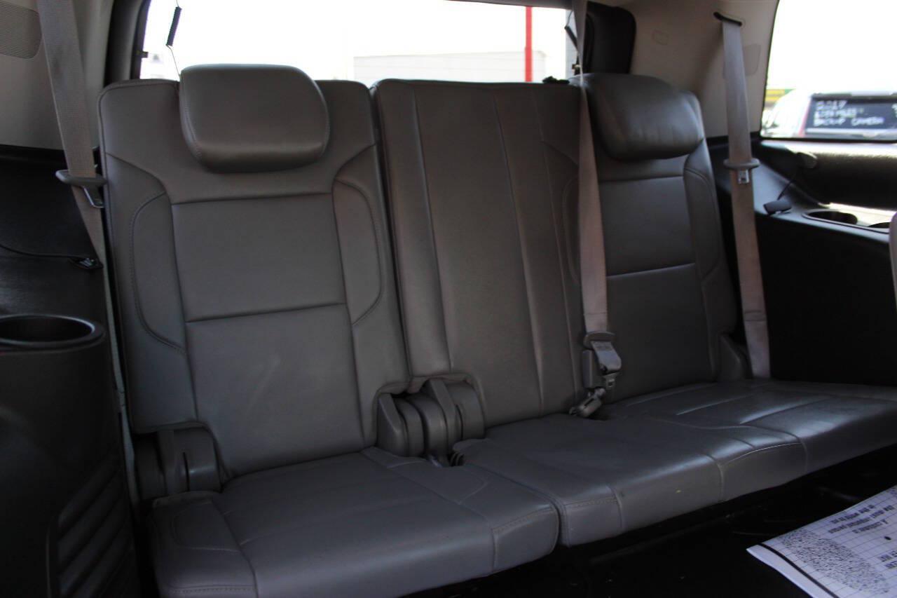 2015 Silver Chevrolet Tahoe LT 2WD (1GNSCBKC9FR) with an 5.3L V8 5.3L V8 engine, Automatic 6-Speed transmission, located at 4301 NW 39th , Oklahoma City, OK, 73112, (405) 949-5600, 35.512135, -97.598671 - Hablamos espanol. SPEND SMART --- BUY FROM SUPER SPORTS. ALL PRICES, DOWN PAYMENTS, PAYMENTS, AND FINANCE TERMS ARE NEGOTIABLE AT THE TIME OF APPROVAL. WE WILL WORK WITH YOU TO FIT YOUR BUDGET. WE WILL EVEN LOWER AND ADJUST THE NUMBERS TO HELP MAKE THE VEHICLE MORE AFFORDABLE FOR YOU.- Photo#12