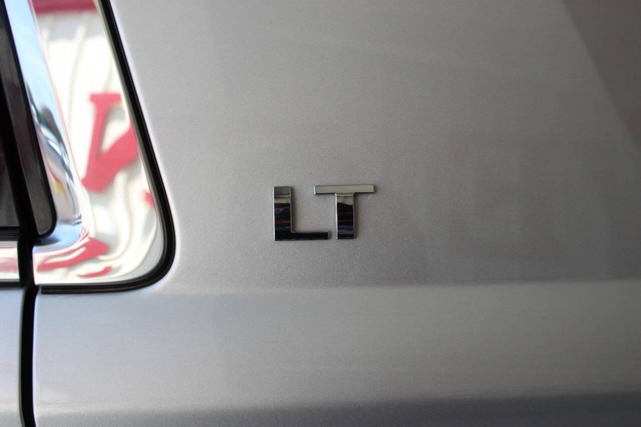 2015 Silver Chevrolet Tahoe LT 2WD (1GNSCBKC9FR) with an 5.3L V8 5.3L V8 engine, Automatic 6-Speed transmission, located at 4301 NW 39th , Oklahoma City, OK, 73112, (405) 949-5600, 35.512135, -97.598671 - Hablamos espanol. SPEND SMART --- BUY FROM SUPER SPORTS. ALL PRICES, DOWN PAYMENTS, PAYMENTS, AND FINANCE TERMS ARE NEGOTIABLE AT THE TIME OF APPROVAL. WE WILL WORK WITH YOU TO FIT YOUR BUDGET. WE WILL EVEN LOWER AND ADJUST THE NUMBERS TO HELP MAKE THE VEHICLE MORE AFFORDABLE FOR YOU.- Photo#22