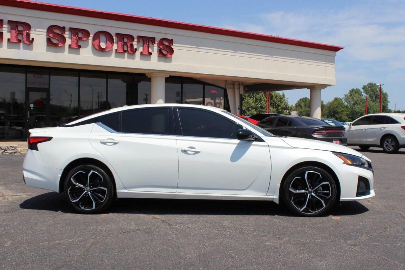 2023 White Nissan Altima 2.5 SR AWD (1N4BL4CW2PN) with an 2.5L L4 DOHC 16V engine, CVT transmission, located at 4301 NW 39th , Oklahoma City, OK, 73112, (405) 949-5600, 35.512135, -97.598671 - NO DRIVERS LICENCE -NO FULL COVERAGE INSURANCE - NO CREDIT CHECK. COME ON OVER TO SUPERSPORTS, TAKE A LOOK AND TEST DRIVE. PLEASE GIVE US A CALL AT (405) 949-5600. NO LICENCIA DE CONDUCIR - NO SEGURO DE COBERTURA TOTAL - NO VERIFICACION DE CREDITO. VISITENOS EN SUPERSPORTS, MIRE NUESTRO - Photo#3