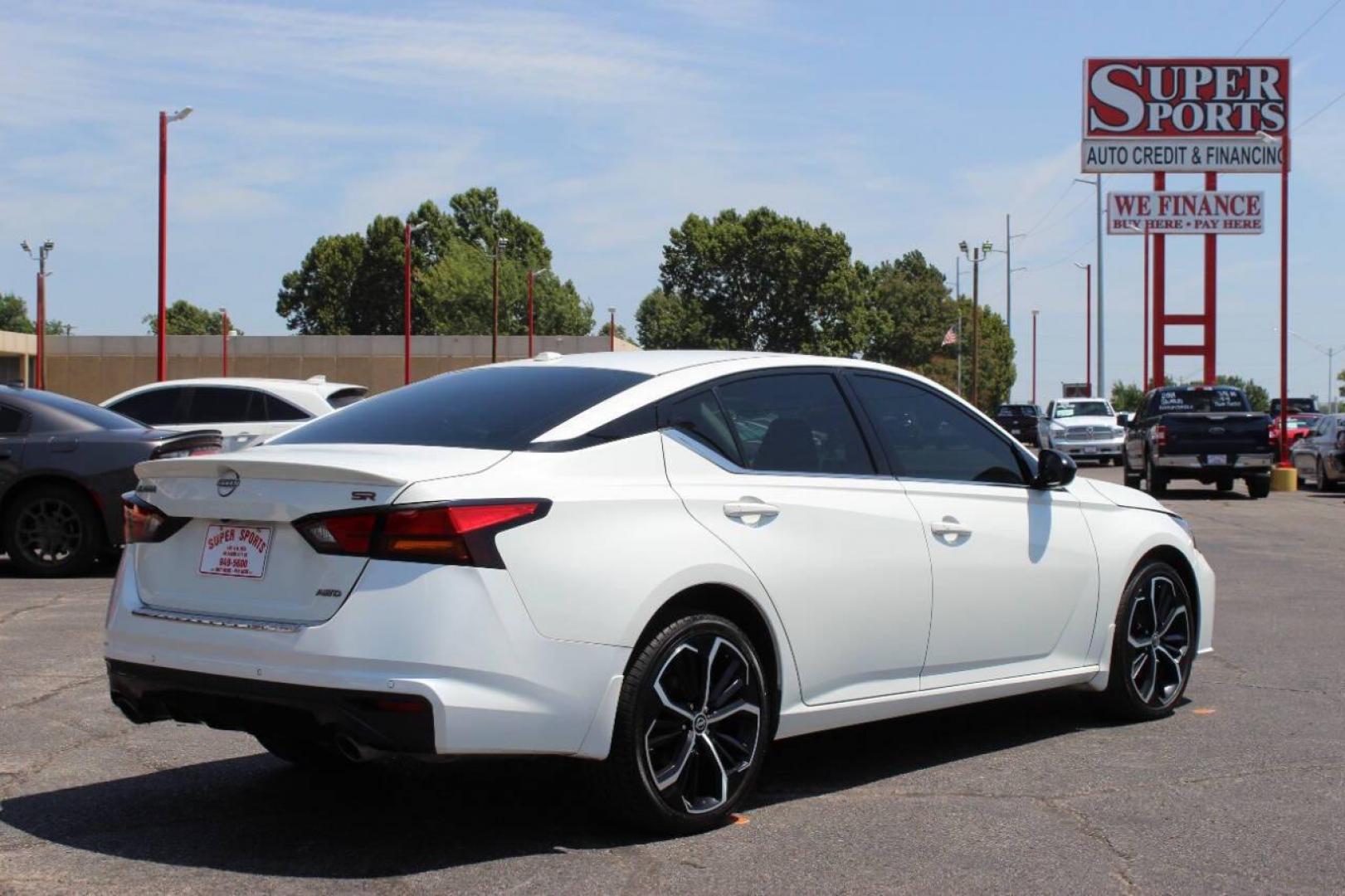 2023 White Nissan Altima 2.5 SR AWD (1N4BL4CW2PN) with an 2.5L L4 DOHC 16V engine, CVT transmission, located at 4301 NW 39th , Oklahoma City, OK, 73112, (405) 949-5600, 35.512135, -97.598671 - NO DRIVERS LICENCE -NO FULL COVERAGE INSURANCE - NO CREDIT CHECK. COME ON OVER TO SUPERSPORTS, TAKE A LOOK AND TEST DRIVE. PLEASE GIVE US A CALL AT (405) 949-5600. NO LICENCIA DE CONDUCIR - NO SEGURO DE COBERTURA TOTAL - NO VERIFICACION DE CREDITO. VISITENOS EN SUPERSPORTS, MIRE NUESTRO - Photo#4