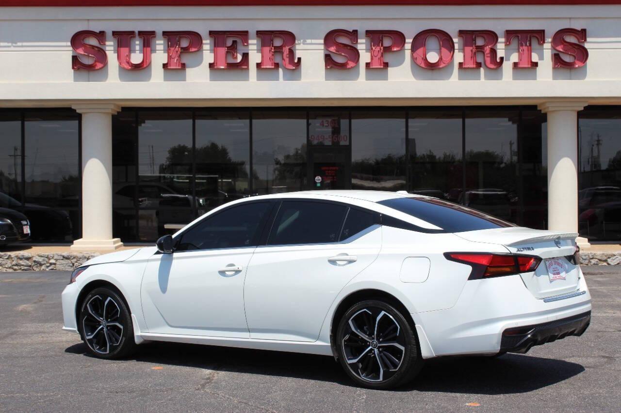 2023 White Nissan Altima 2.5 SR AWD (1N4BL4CW2PN) with an 2.5L L4 DOHC 16V engine, CVT transmission, located at 4301 NW 39th , Oklahoma City, OK, 73112, (405) 949-5600, 35.512135, -97.598671 - NO DRIVERS LICENCE -NO FULL COVERAGE INSURANCE - NO CREDIT CHECK. COME ON OVER TO SUPERSPORTS, TAKE A LOOK AND TEST DRIVE. PLEASE GIVE US A CALL AT (405) 949-5600. NO LICENCIA DE CONDUCIR - NO SEGURO DE COBERTURA TOTAL - NO VERIFICACION DE CREDITO. VISITENOS EN SUPERSPORTS, MIRE NUESTRO - Photo#4