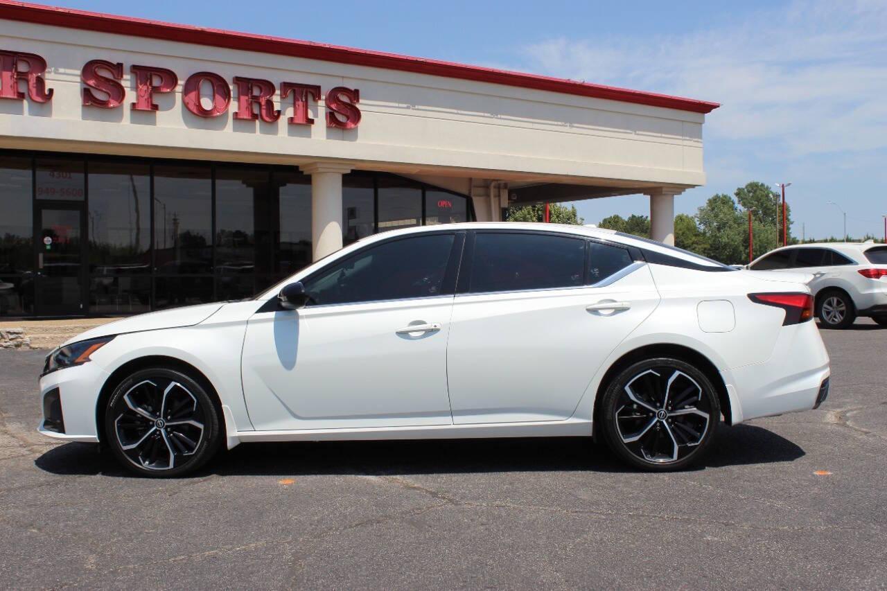 2023 White Nissan Altima 2.5 SR AWD (1N4BL4CW2PN) with an 2.5L L4 DOHC 16V engine, CVT transmission, located at 4301 NW 39th , Oklahoma City, OK, 73112, (405) 949-5600, 35.512135, -97.598671 - NO DRIVERS LICENCE -NO FULL COVERAGE INSURANCE - NO CREDIT CHECK. COME ON OVER TO SUPERSPORTS, TAKE A LOOK AND TEST DRIVE. PLEASE GIVE US A CALL AT (405) 949-5600. NO LICENCIA DE CONDUCIR - NO SEGURO DE COBERTURA TOTAL - NO VERIFICACION DE CREDITO. VISITENOS EN SUPERSPORTS, MIRE NUESTRO - Photo#5
