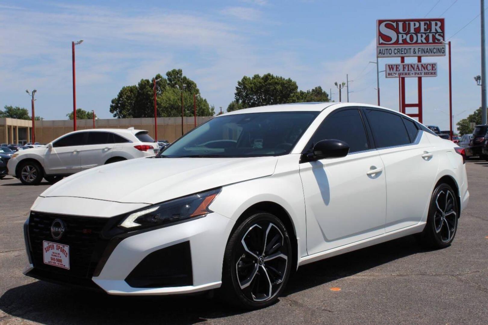 2023 White Nissan Altima 2.5 SR AWD (1N4BL4CW2PN) with an 2.5L L4 DOHC 16V engine, CVT transmission, located at 4301 NW 39th , Oklahoma City, OK, 73112, (405) 949-5600, 35.512135, -97.598671 - NO DRIVERS LICENCE -NO FULL COVERAGE INSURANCE - NO CREDIT CHECK. COME ON OVER TO SUPERSPORTS, TAKE A LOOK AND TEST DRIVE. PLEASE GIVE US A CALL AT (405) 949-5600. NO LICENCIA DE CONDUCIR - NO SEGURO DE COBERTURA TOTAL - NO VERIFICACION DE CREDITO. VISITENOS EN SUPERSPORTS, MIRE NUESTRO - Photo#7