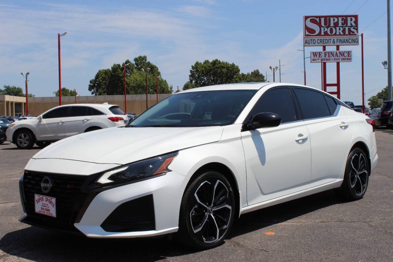 2023 White Nissan Altima 2.5 SR AWD (1N4BL4CW2PN) with an 2.5L L4 DOHC 16V engine, CVT transmission, located at 4301 NW 39th , Oklahoma City, OK, 73112, (405) 949-5600, 35.512135, -97.598671 - NO DRIVERS LICENCE -NO FULL COVERAGE INSURANCE - NO CREDIT CHECK. COME ON OVER TO SUPERSPORTS, TAKE A LOOK AND TEST DRIVE. PLEASE GIVE US A CALL AT (405) 949-5600. NO LICENCIA DE CONDUCIR - NO SEGURO DE COBERTURA TOTAL - NO VERIFICACION DE CREDITO. VISITENOS EN SUPERSPORTS, MIRE NUESTRO - Photo#6