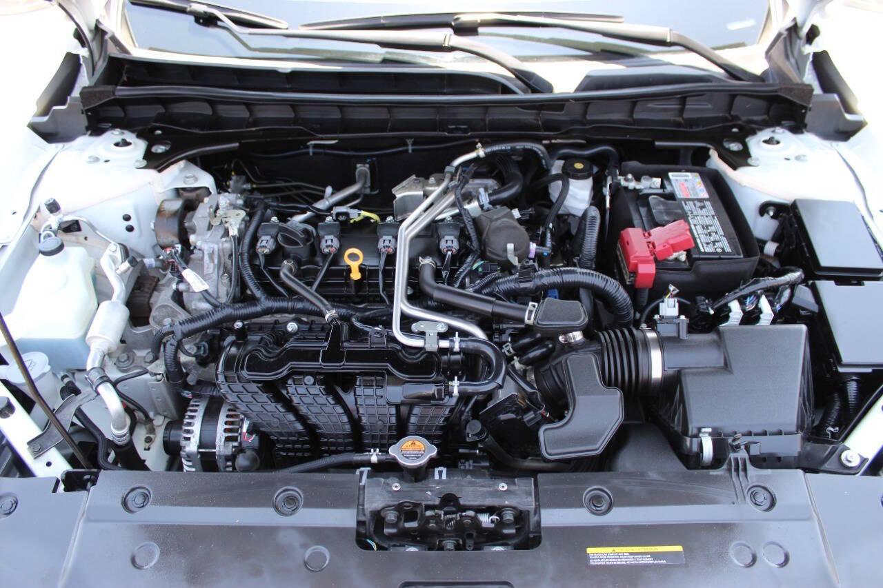 2023 White Nissan Altima 2.5 SR AWD (1N4BL4CW2PN) with an 2.5L L4 DOHC 16V engine, CVT transmission, located at 4301 NW 39th , Oklahoma City, OK, 73112, (405) 949-5600, 35.512135, -97.598671 - NO DRIVERS LICENCE -NO FULL COVERAGE INSURANCE - NO CREDIT CHECK. COME ON OVER TO SUPERSPORTS, TAKE A LOOK AND TEST DRIVE. PLEASE GIVE US A CALL AT (405) 949-5600. NO LICENCIA DE CONDUCIR - NO SEGURO DE COBERTURA TOTAL - NO VERIFICACION DE CREDITO. VISITENOS EN SUPERSPORTS, MIRE NUESTRO - Photo#7