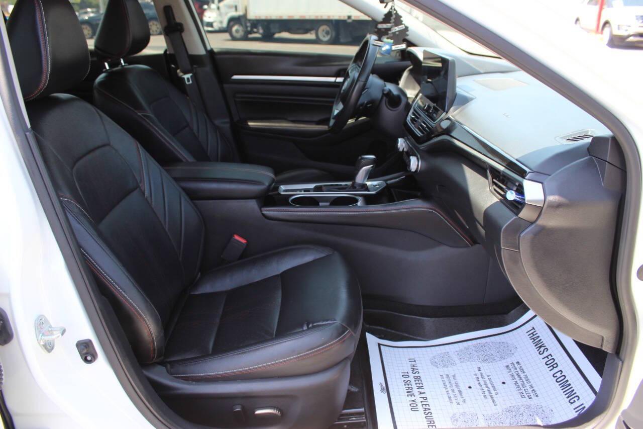 2023 White Nissan Altima 2.5 SR AWD (1N4BL4CW2PN) with an 2.5L L4 DOHC 16V engine, CVT transmission, located at 4301 NW 39th , Oklahoma City, OK, 73112, (405) 949-5600, 35.512135, -97.598671 - NO DRIVERS LICENCE -NO FULL COVERAGE INSURANCE - NO CREDIT CHECK. COME ON OVER TO SUPERSPORTS, TAKE A LOOK AND TEST DRIVE. PLEASE GIVE US A CALL AT (405) 949-5600. NO LICENCIA DE CONDUCIR - NO SEGURO DE COBERTURA TOTAL - NO VERIFICACION DE CREDITO. VISITENOS EN SUPERSPORTS, MIRE NUESTRO - Photo#8