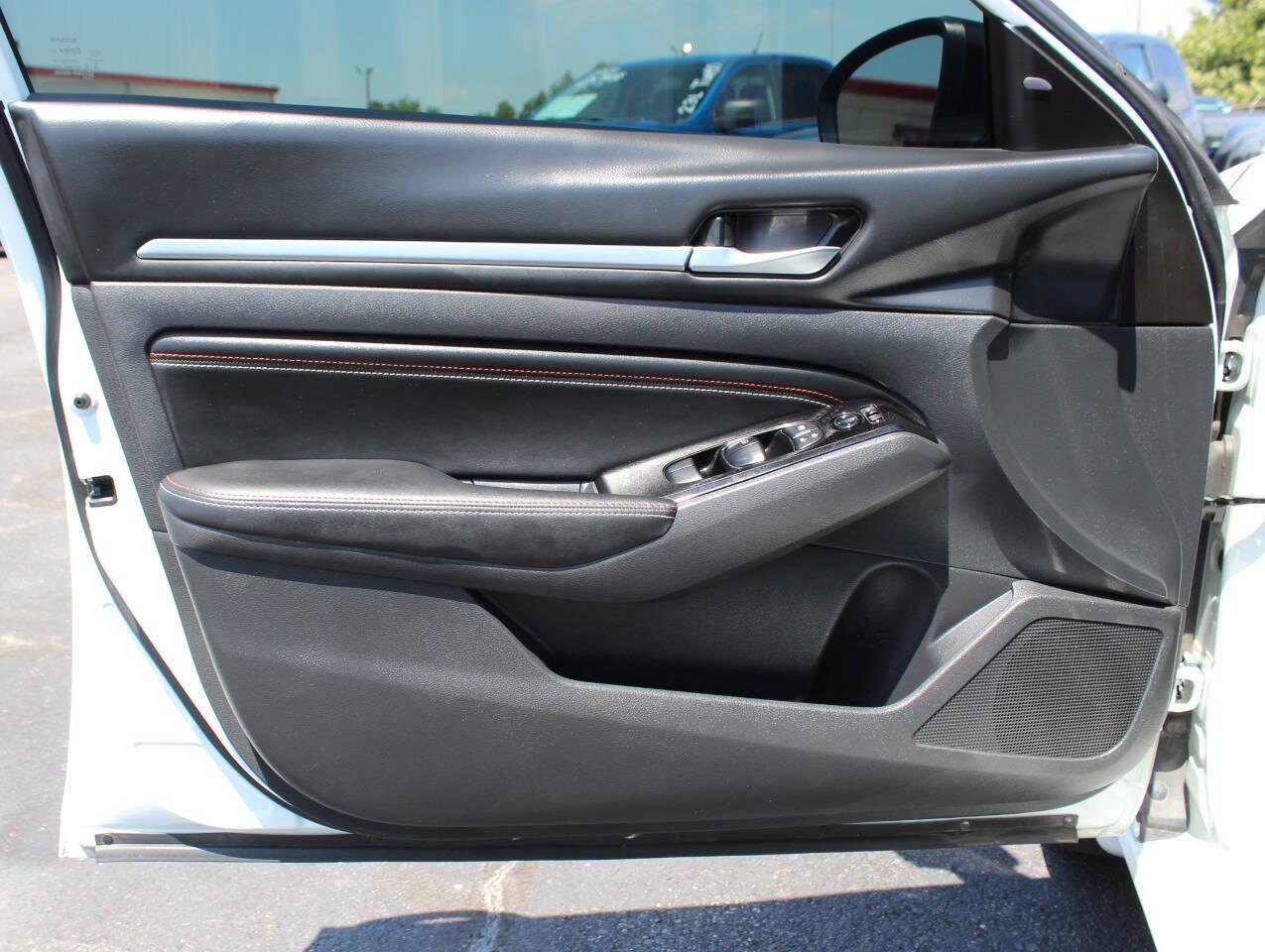 2023 White Nissan Altima 2.5 SR AWD (1N4BL4CW2PN) with an 2.5L L4 DOHC 16V engine, CVT transmission, located at 4301 NW 39th , Oklahoma City, OK, 73112, (405) 949-5600, 35.512135, -97.598671 - NO DRIVERS LICENCE -NO FULL COVERAGE INSURANCE - NO CREDIT CHECK. COME ON OVER TO SUPERSPORTS, TAKE A LOOK AND TEST DRIVE. PLEASE GIVE US A CALL AT (405) 949-5600. NO LICENCIA DE CONDUCIR - NO SEGURO DE COBERTURA TOTAL - NO VERIFICACION DE CREDITO. VISITENOS EN SUPERSPORTS, MIRE NUESTRO - Photo#16