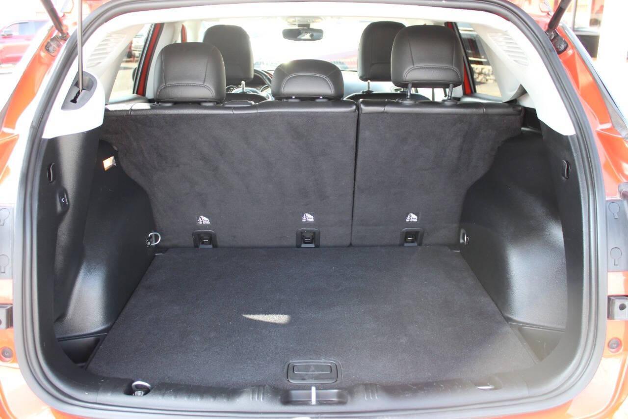 2021 Orange Jeep Compass Trailhawk 4WD (3C4NJDDB3MT) with an 2.4L L4 DOHC 16V engine, 9A transmission, located at 4301 NW 39th , Oklahoma City, OK, 73112, (405) 949-5600, 35.512135, -97.598671 - NO DRIVERS LICENCE -NO FULL COVERAGE INSURANCE - NO CREDIT CHECK. COME ON OVER TO SUPERSPORTS, TAKE A LOOK AND TEST DRIVE. PLEASE GIVE US A CALL AT (405) 949-5600. NO LICENCIA DE CONDUCIR - NO SEGURO DE COBERTURA TOTAL - NO VERIFICACION DE CREDITO. VISITENOS EN SUPERSPORTS, MIRE NUESTRO - Photo#12