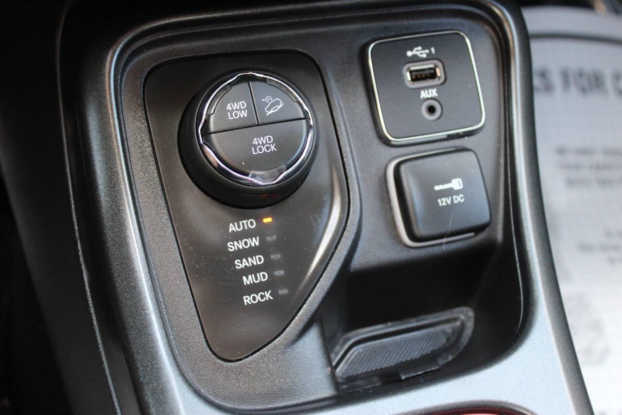 2021 Orange Jeep Compass Trailhawk 4WD (3C4NJDDB3MT) with an 2.4L L4 DOHC 16V engine, 9A transmission, located at 4301 NW 39th , Oklahoma City, OK, 73112, (405) 949-5600, 35.512135, -97.598671 - NO DRIVERS LICENCE -NO FULL COVERAGE INSURANCE - NO CREDIT CHECK. COME ON OVER TO SUPERSPORTS, TAKE A LOOK AND TEST DRIVE. PLEASE GIVE US A CALL AT (405) 949-5600. NO LICENCIA DE CONDUCIR - NO SEGURO DE COBERTURA TOTAL - NO VERIFICACION DE CREDITO. VISITENOS EN SUPERSPORTS, MIRE NUESTRO - Photo#19