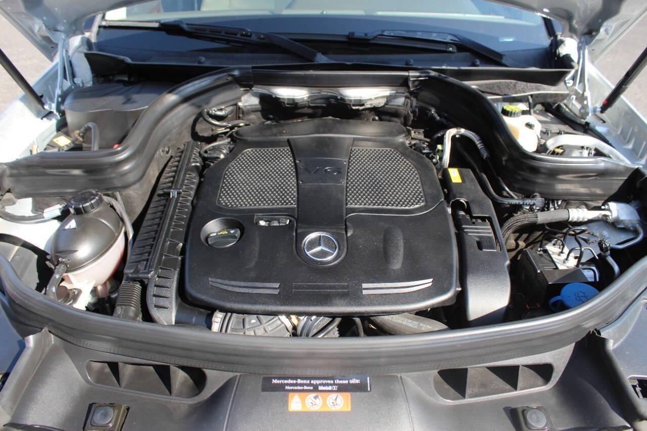 2015 Silver Mercedes-Benz GLK-Class GLK350 (WDCGG5HB7FG) with an 3.5L V6 DOHC 24V engine, 7-Speed Automatic transmission, located at 4301 NW 39th , Oklahoma City, OK, 73112, (405) 949-5600, 35.512135, -97.598671 - NO DRIVERS LICENCE -NO FULL COVERAGE INSURANCE - NO CREDIT CHECK. COME ON OVER TO SUPERSPORTS, TAKE A LOOK AND TEST DRIVE. PLEASE GIVE US A CALL AT (405) 949-5600. NO LICENCIA DE CONDUCIR - NO SEGURO DE COBERTURA TOTAL - NO VERIFICACION DE CREDITO. VISITENOS EN SUPERSPORTS, MIRE NUESTRO - Photo#7