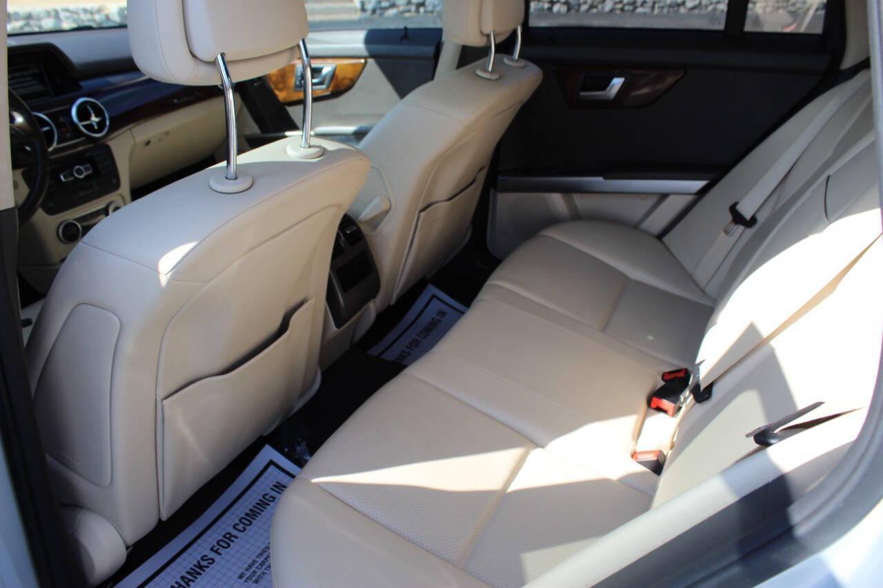 2015 Silver Mercedes-Benz GLK-Class GLK350 (WDCGG5HB7FG) with an 3.5L V6 DOHC 24V engine, 7-Speed Automatic transmission, located at 4301 NW 39th , Oklahoma City, OK, 73112, (405) 949-5600, 35.512135, -97.598671 - NO DRIVERS LICENCE -NO FULL COVERAGE INSURANCE - NO CREDIT CHECK. COME ON OVER TO SUPERSPORTS, TAKE A LOOK AND TEST DRIVE. PLEASE GIVE US A CALL AT (405) 949-5600. NO LICENCIA DE CONDUCIR - NO SEGURO DE COBERTURA TOTAL - NO VERIFICACION DE CREDITO. VISITENOS EN SUPERSPORTS, MIRE NUESTRO - Photo#13